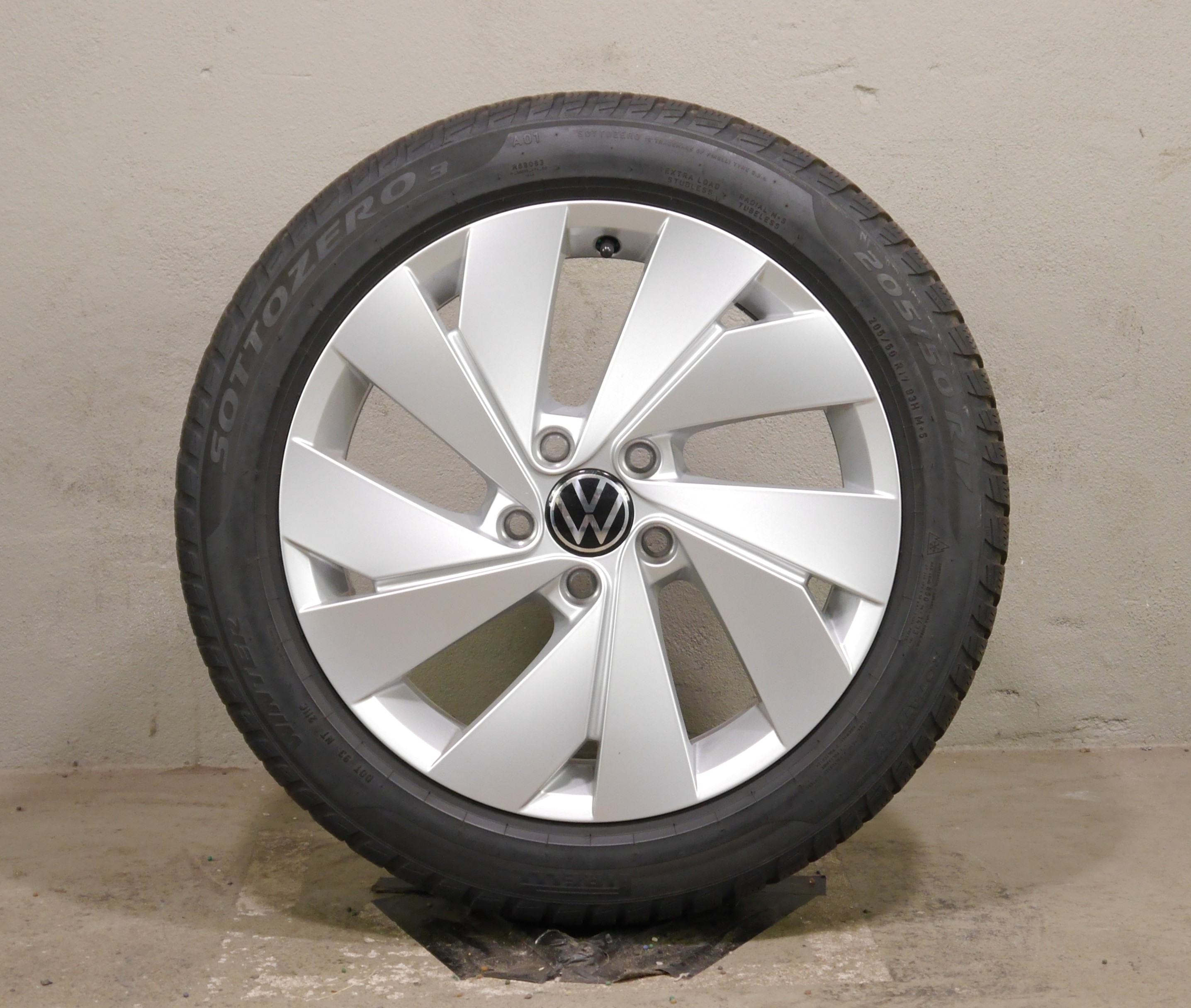VW Golf (CD) Aluradsatz – Winter 205/50 R17 93H – 5H0601025B