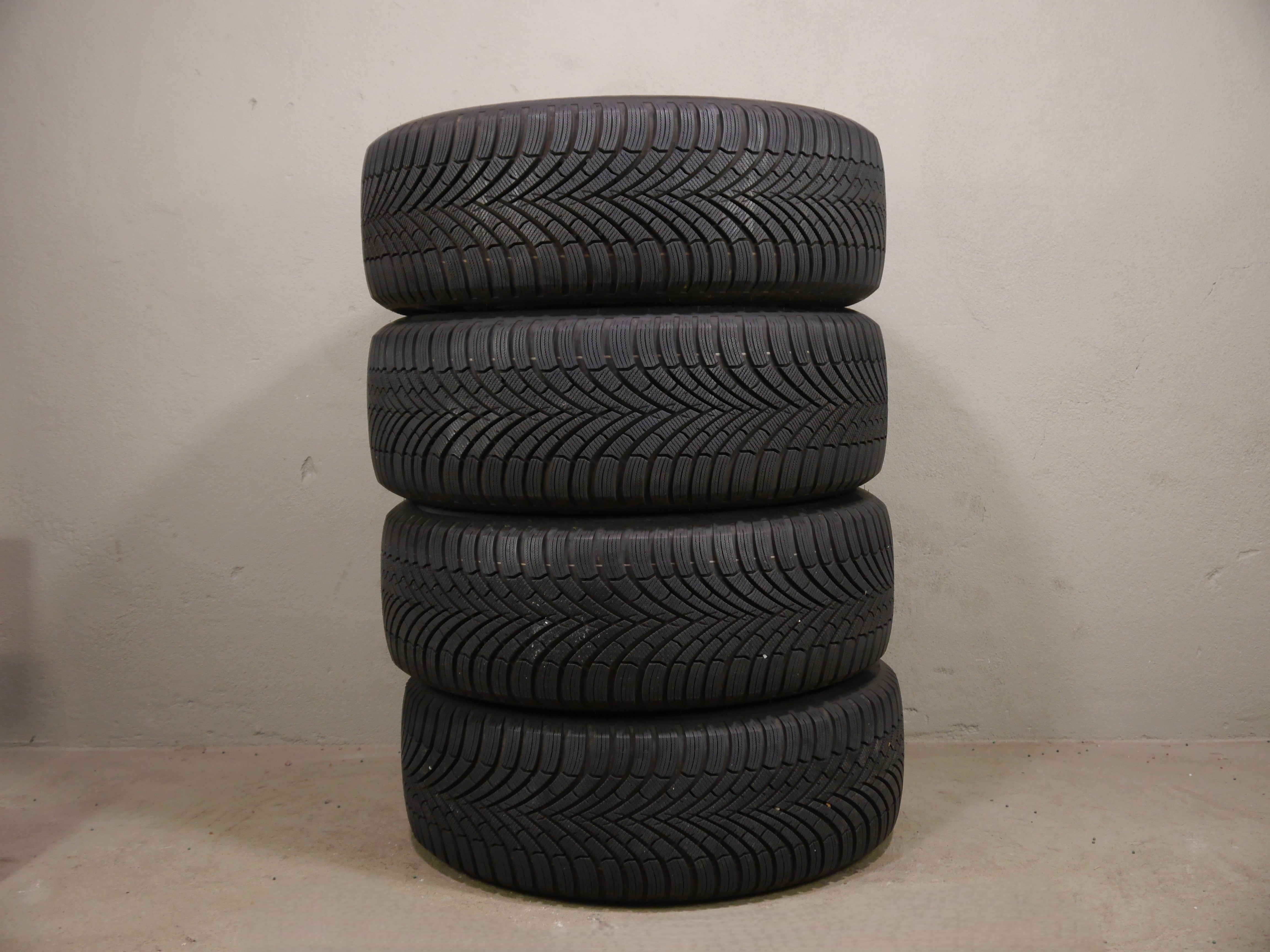 VW Tiguan Aluradsatz – Winter 235/55 R18 104H – 571601025K