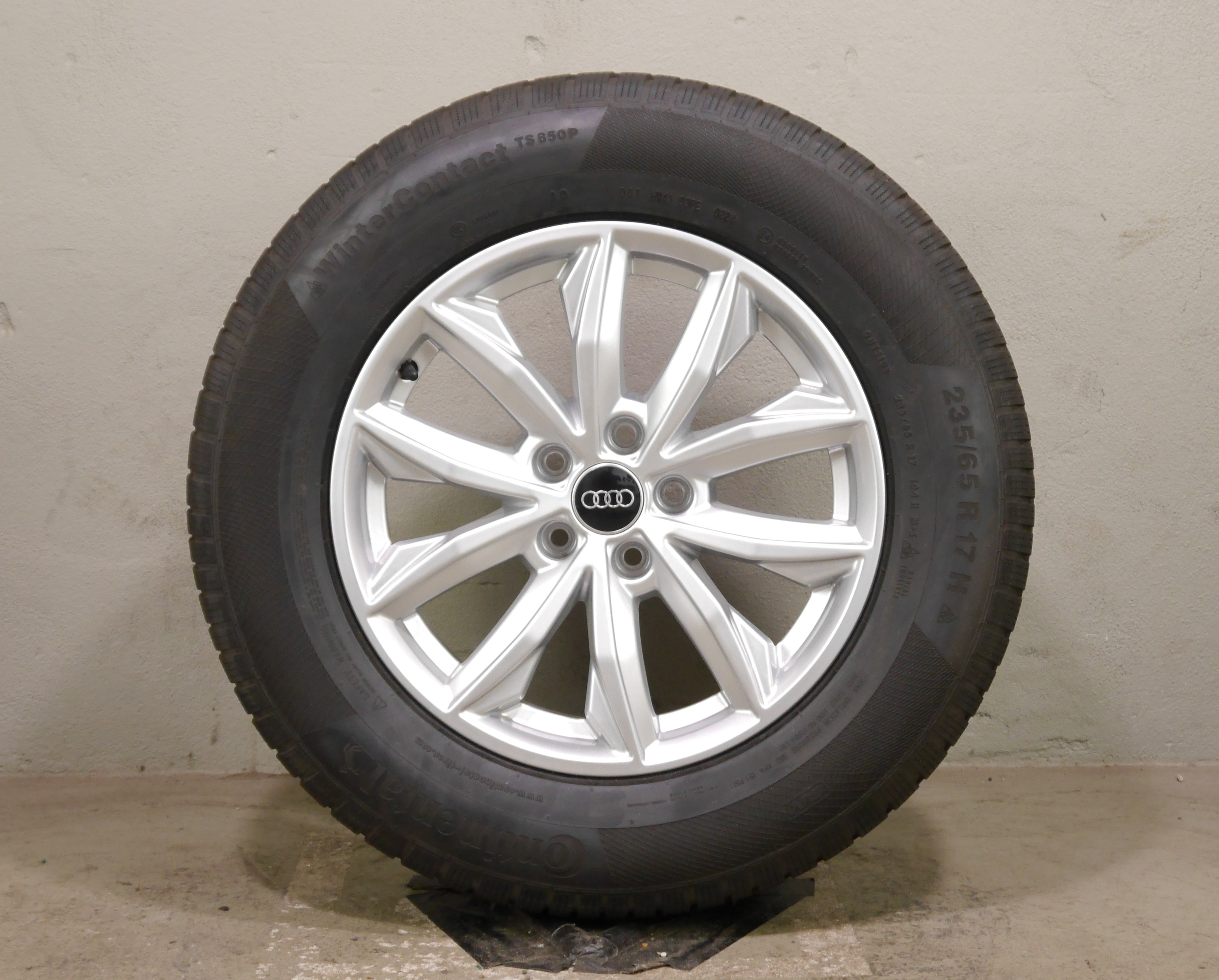 Audi Q5 (FY) Aluradsatz  – Winter 235/65 R17 104H (AO) – 80A601025J