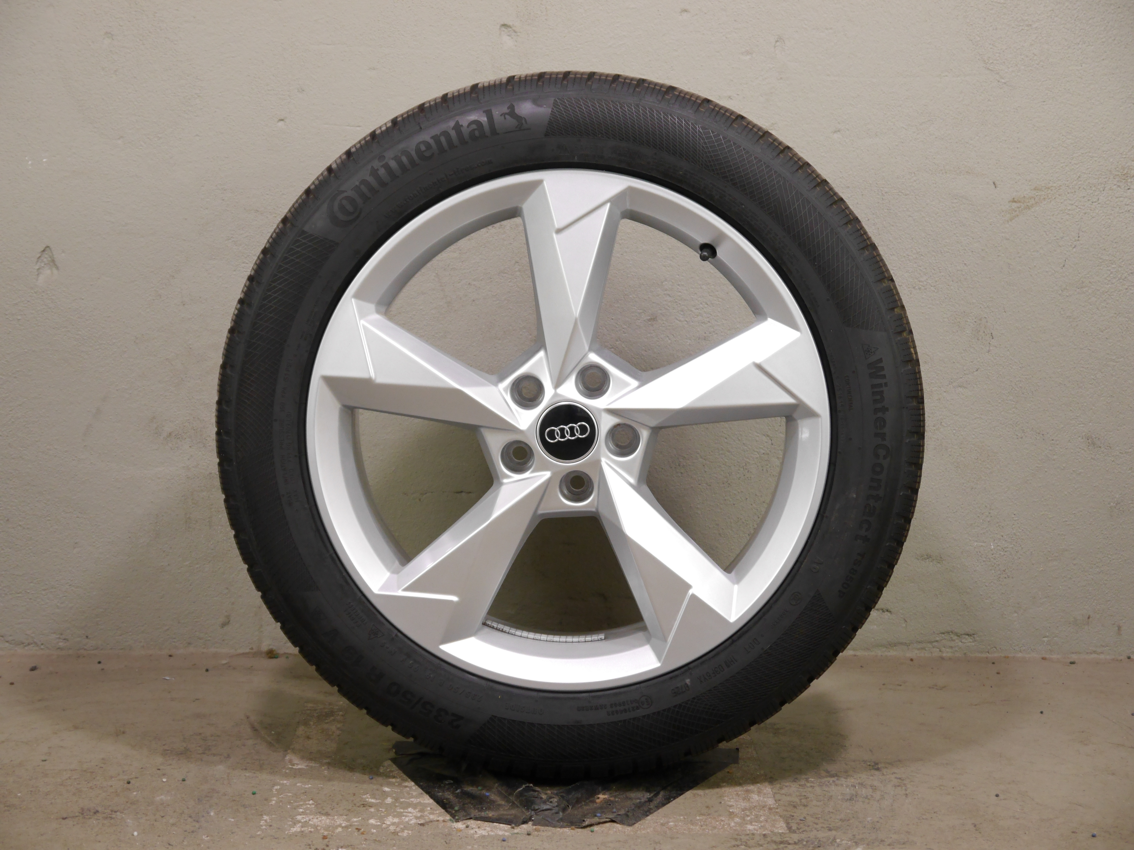 Audi Q3 (F3) Aluradsatz – Winter 235/50 R19 99V (AO) – 83A601025N