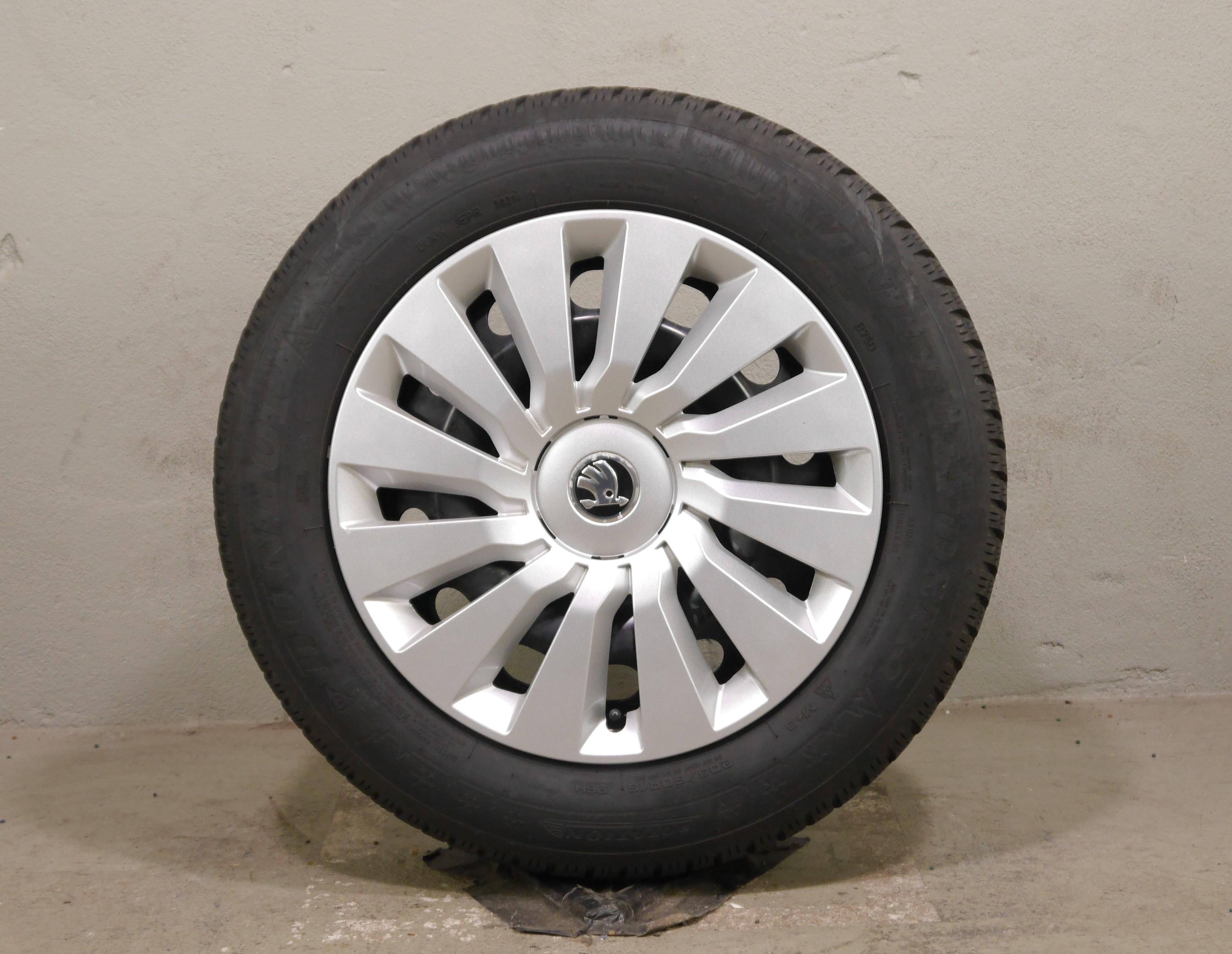 Skoda Octavia  (NX) Stahlradsatz – Winter 205/60 R16 96H  – 5Q0601027BR