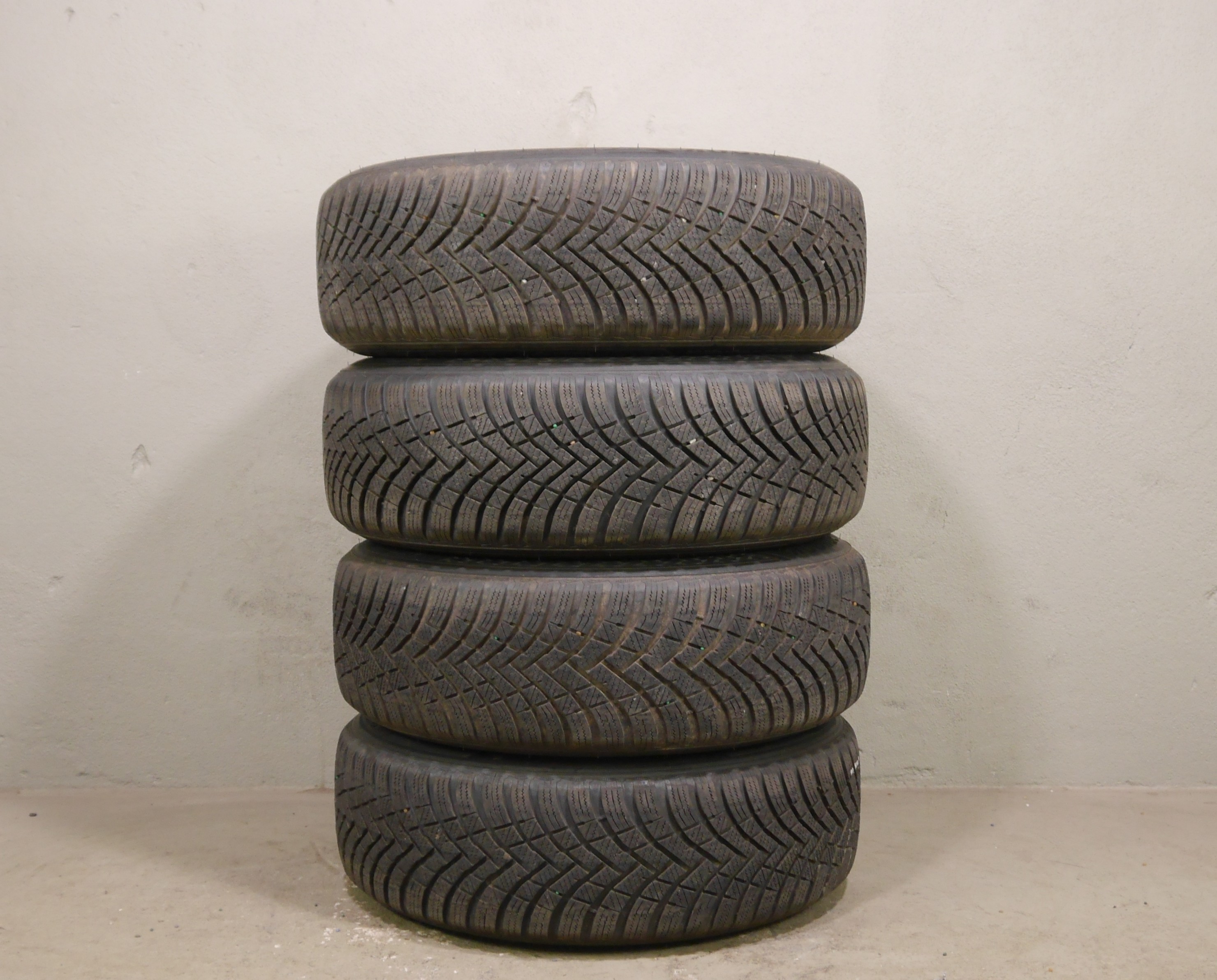 Audi A4 Aluradsatz – Winter 205/60 R16 92H (AO) – 8W0601025-