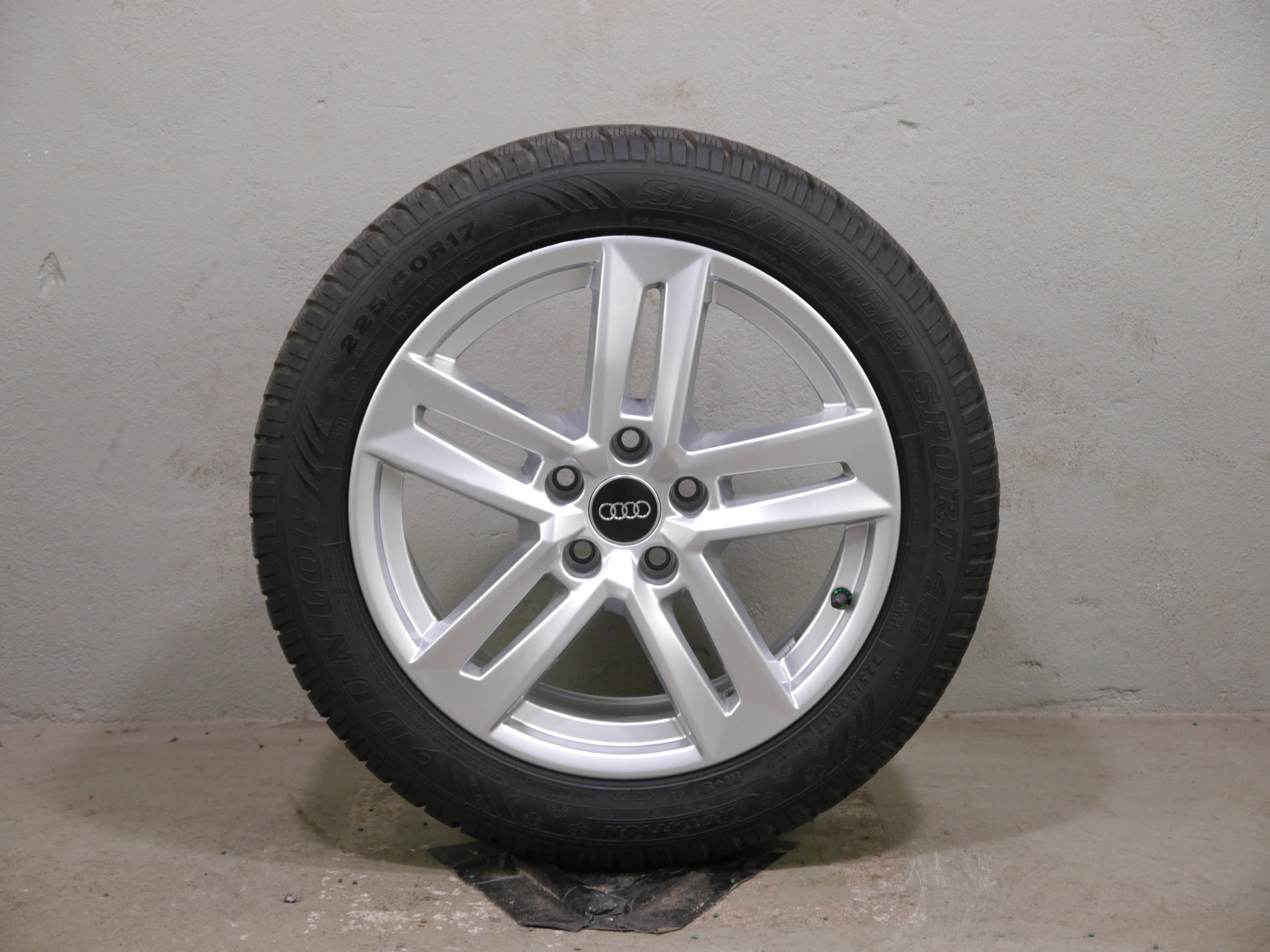Audi A4 Avant Aluradsatz – Winter 225/50 R17 98H (AO) – 8W0601025P