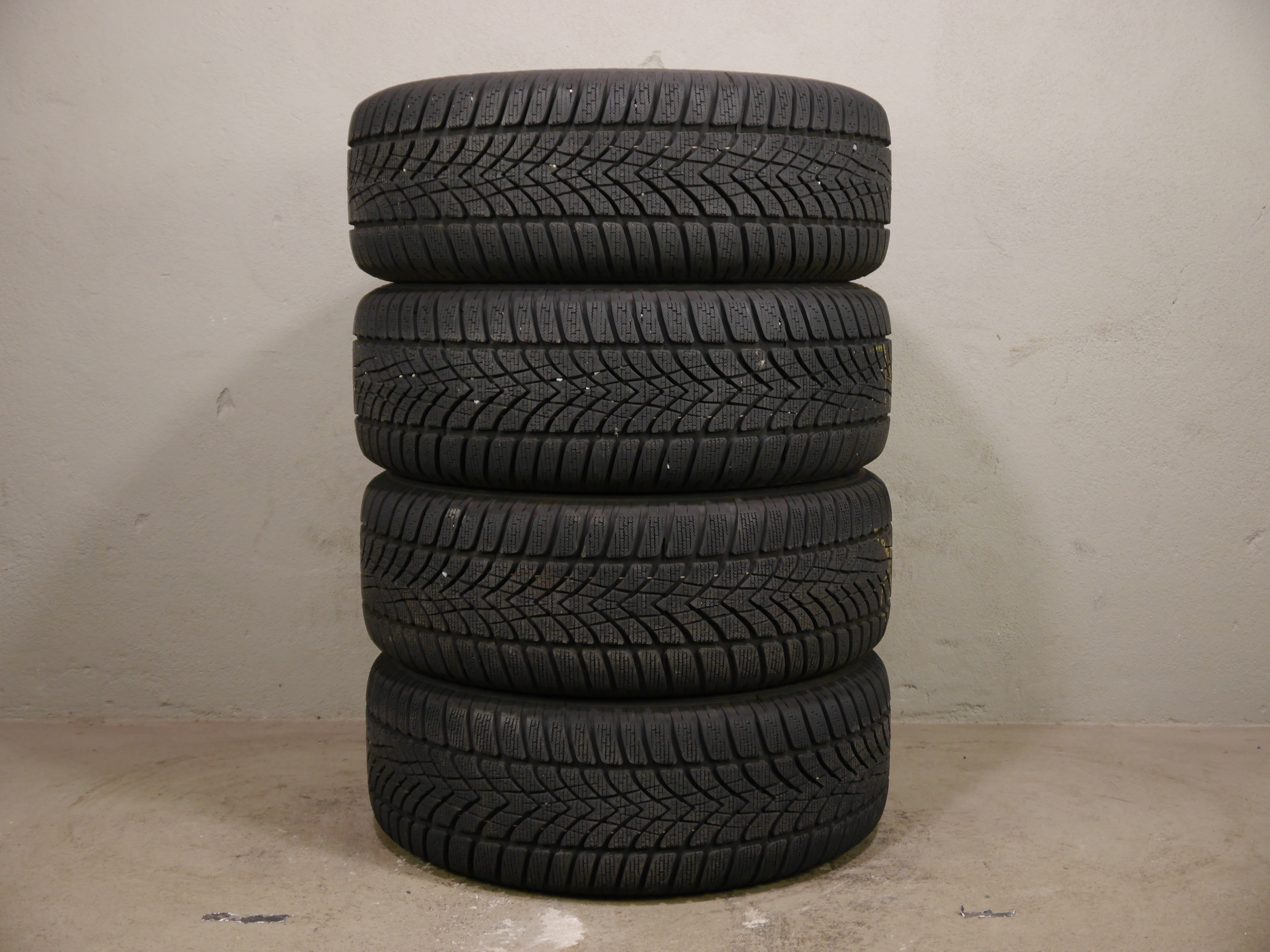 Audi A4 Avant Aluradsatz – Winter 225/50 R17 98H – 8W0601025P