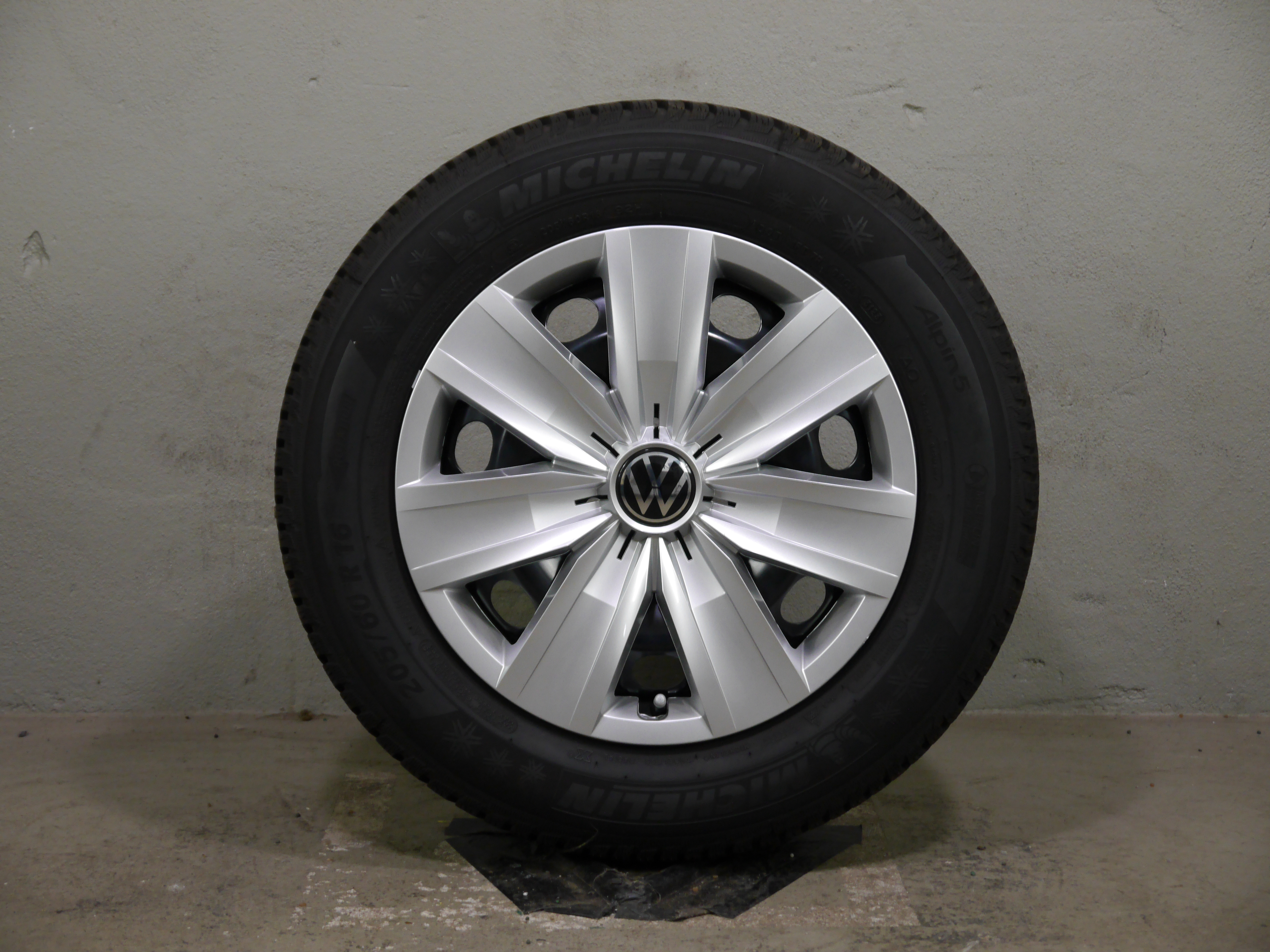VW T-Roc (D1) Stahlradsatz – Winter 205/60 R16 92H (AO) – 5Q0601027CK