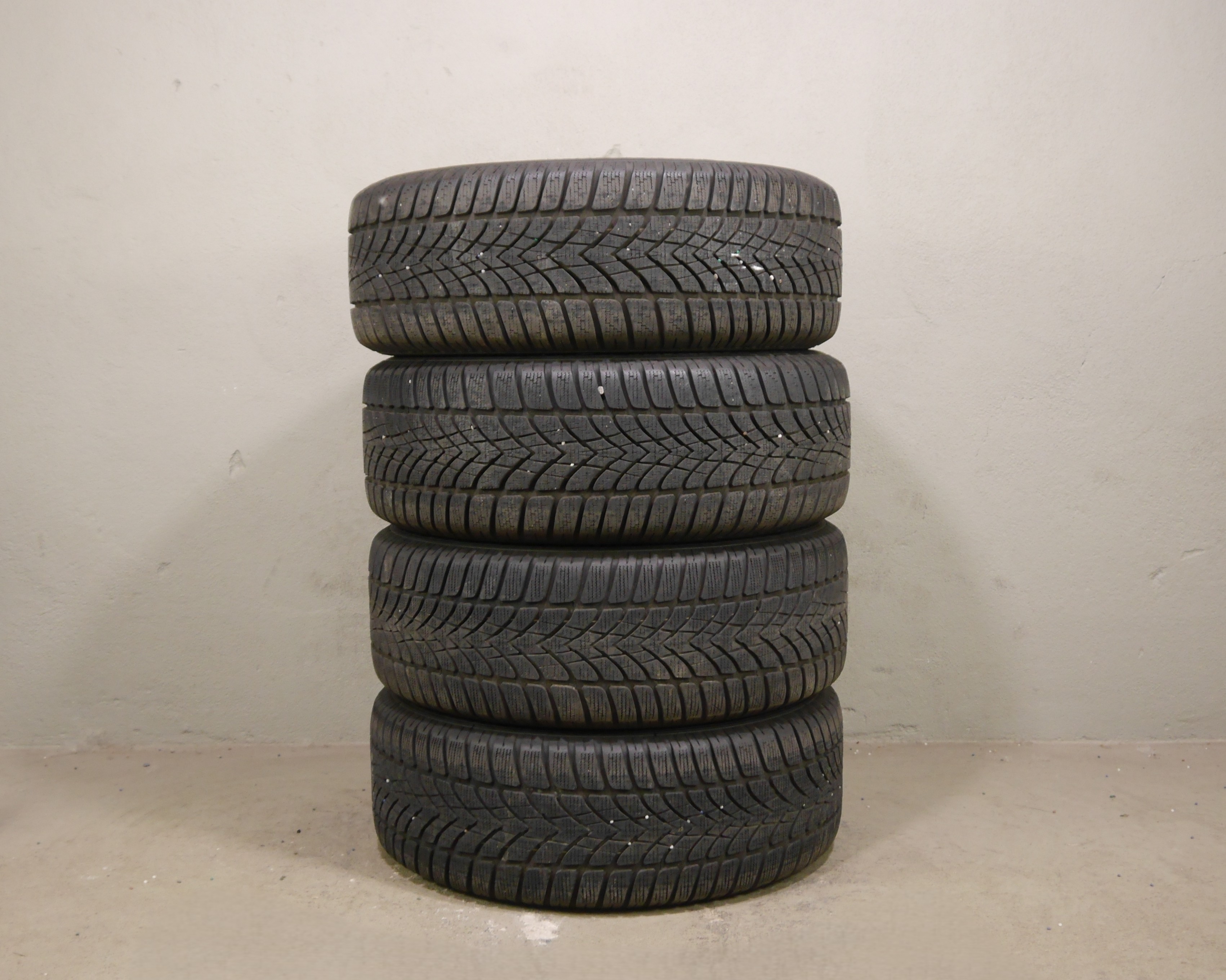 Audi A4 Avant Aluradsatz – Winter 225/50 R17 98H – 8W0601025P