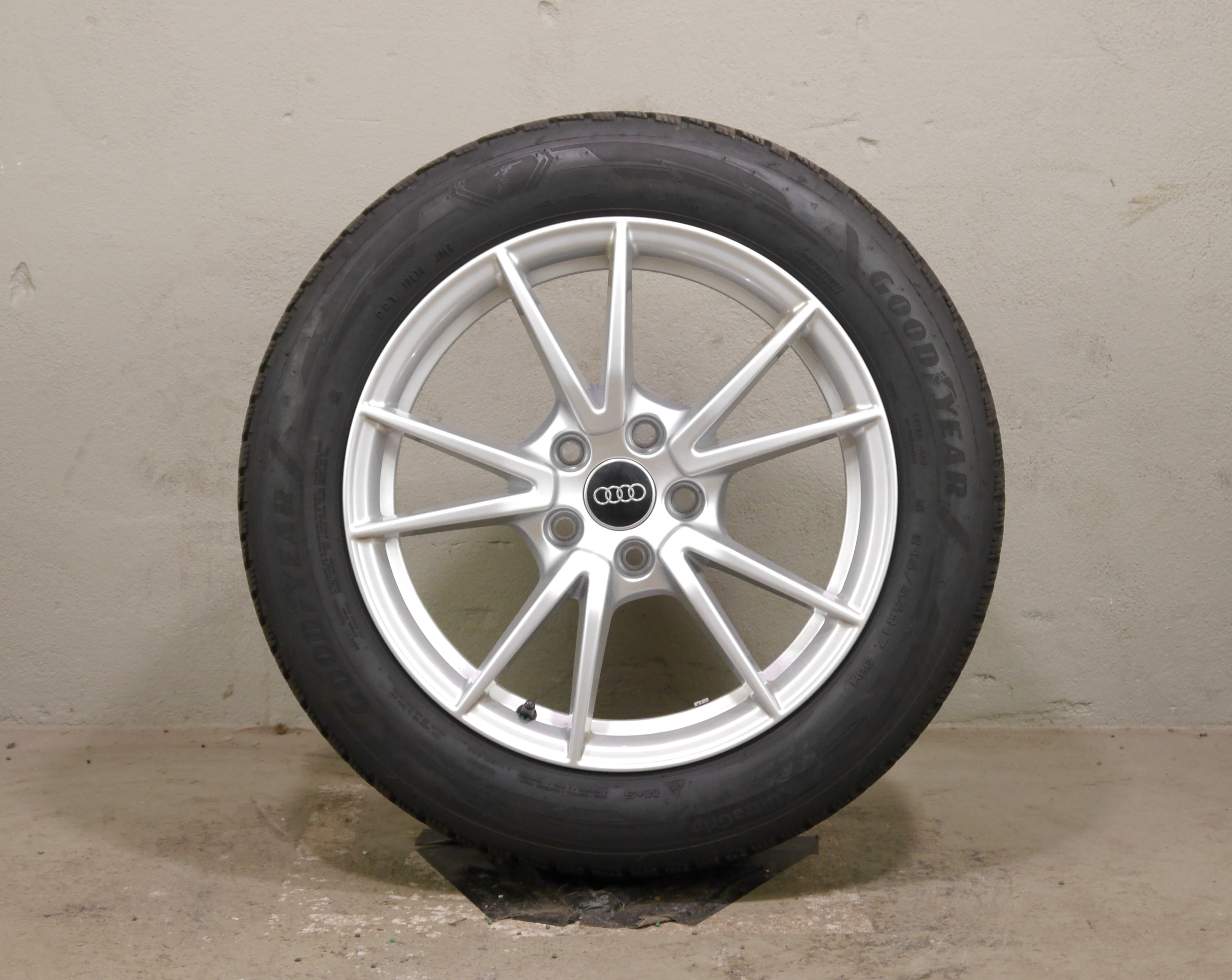 Audi A5 Avant (FU) Aluradsatz – Winter 215/55 R17 98H (AO) – 8B3601025A