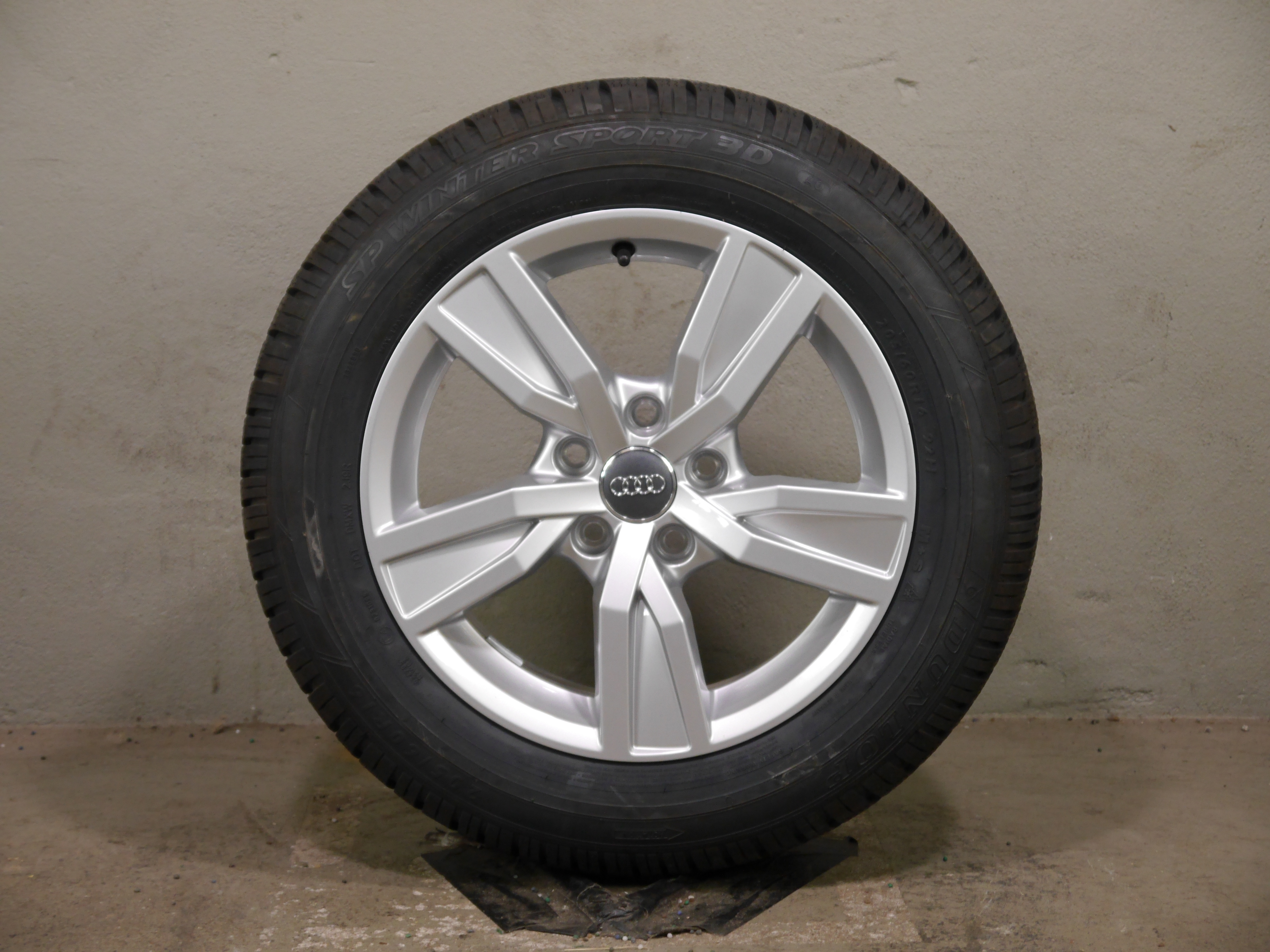 Audi A4 Aluradsatz – Winter 205/60 R16 92H – 8W0601025A