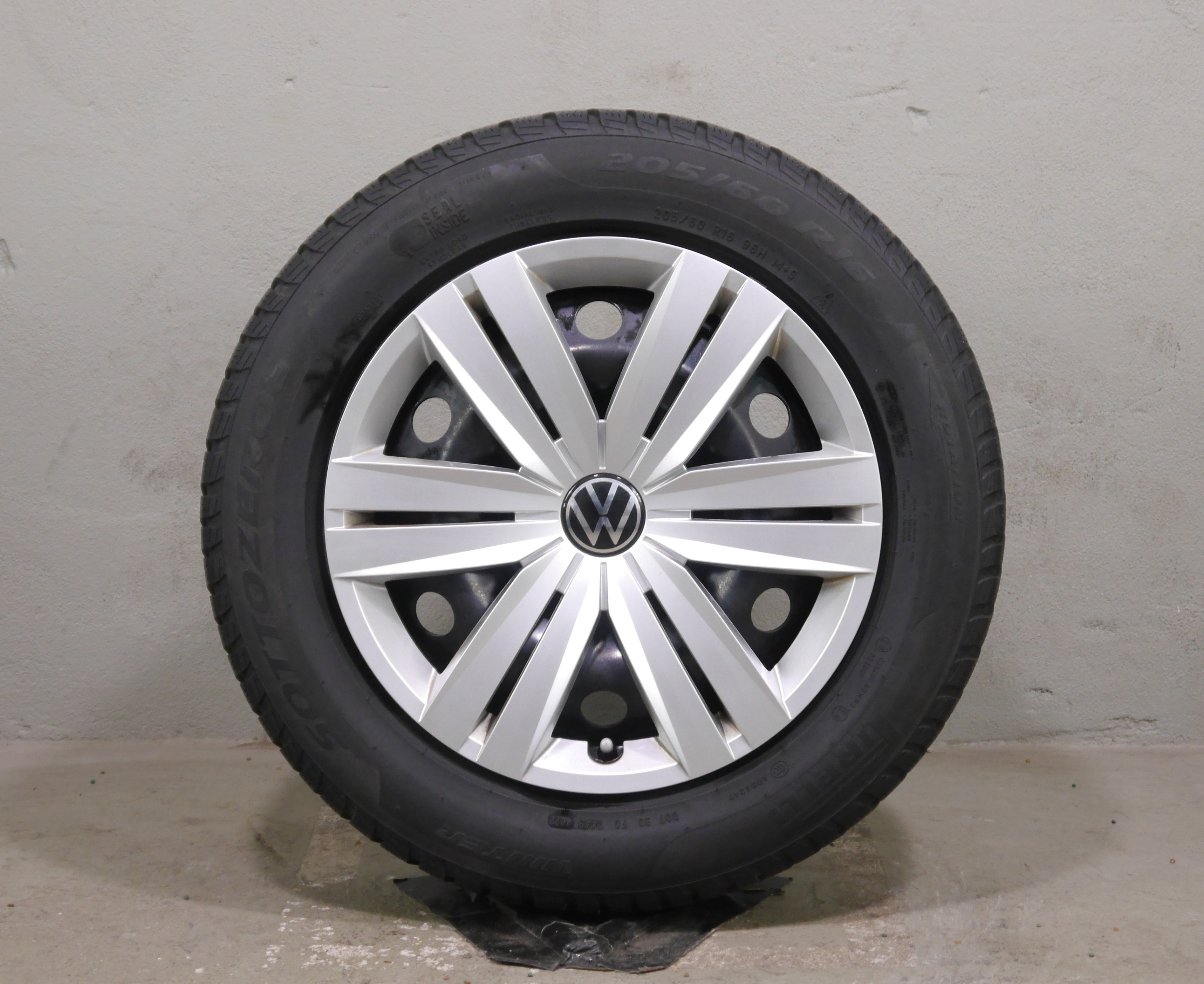 VW Touran 5T Stahlradsatz  Winter  205/60 R16 96H  5QA601027C/D