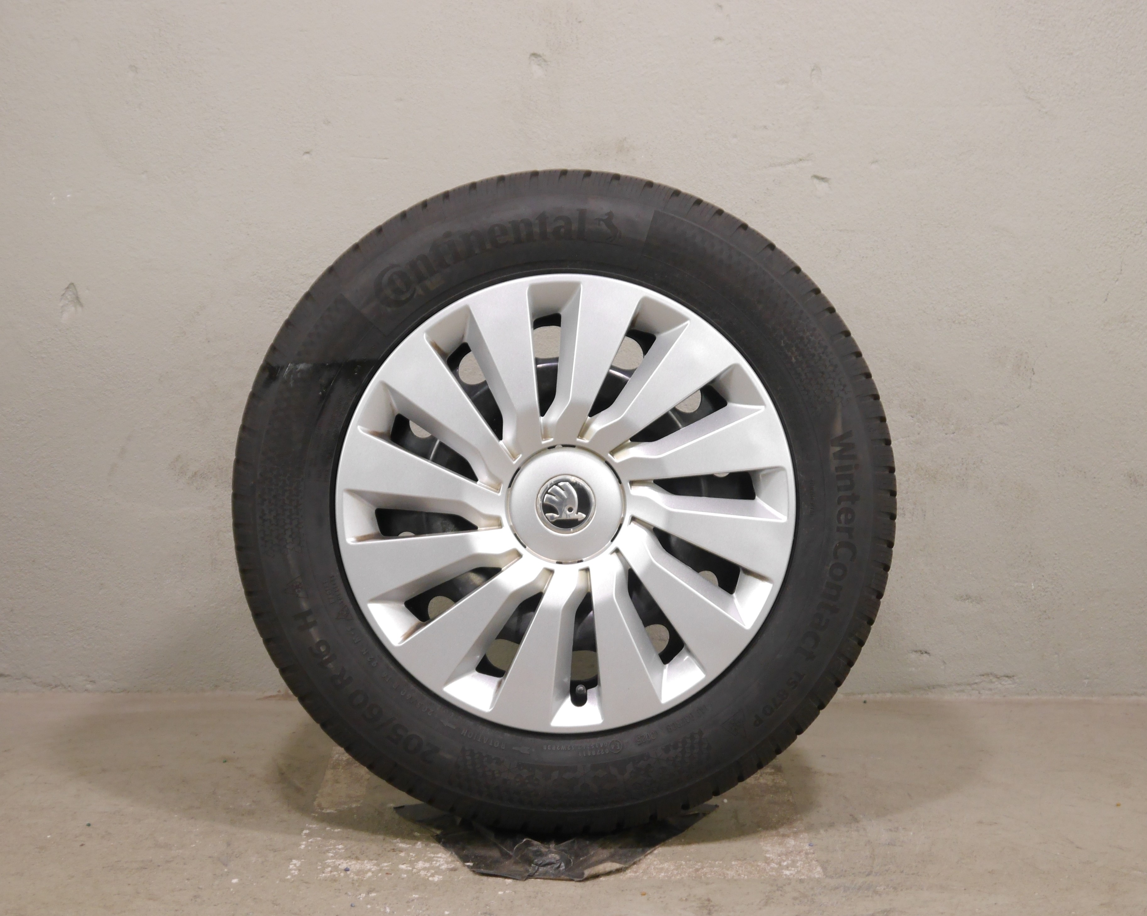 Skoda Octavia (NX) Stahlradsatz – Winter 205/60 R16 92H  – 5Q0601027BR