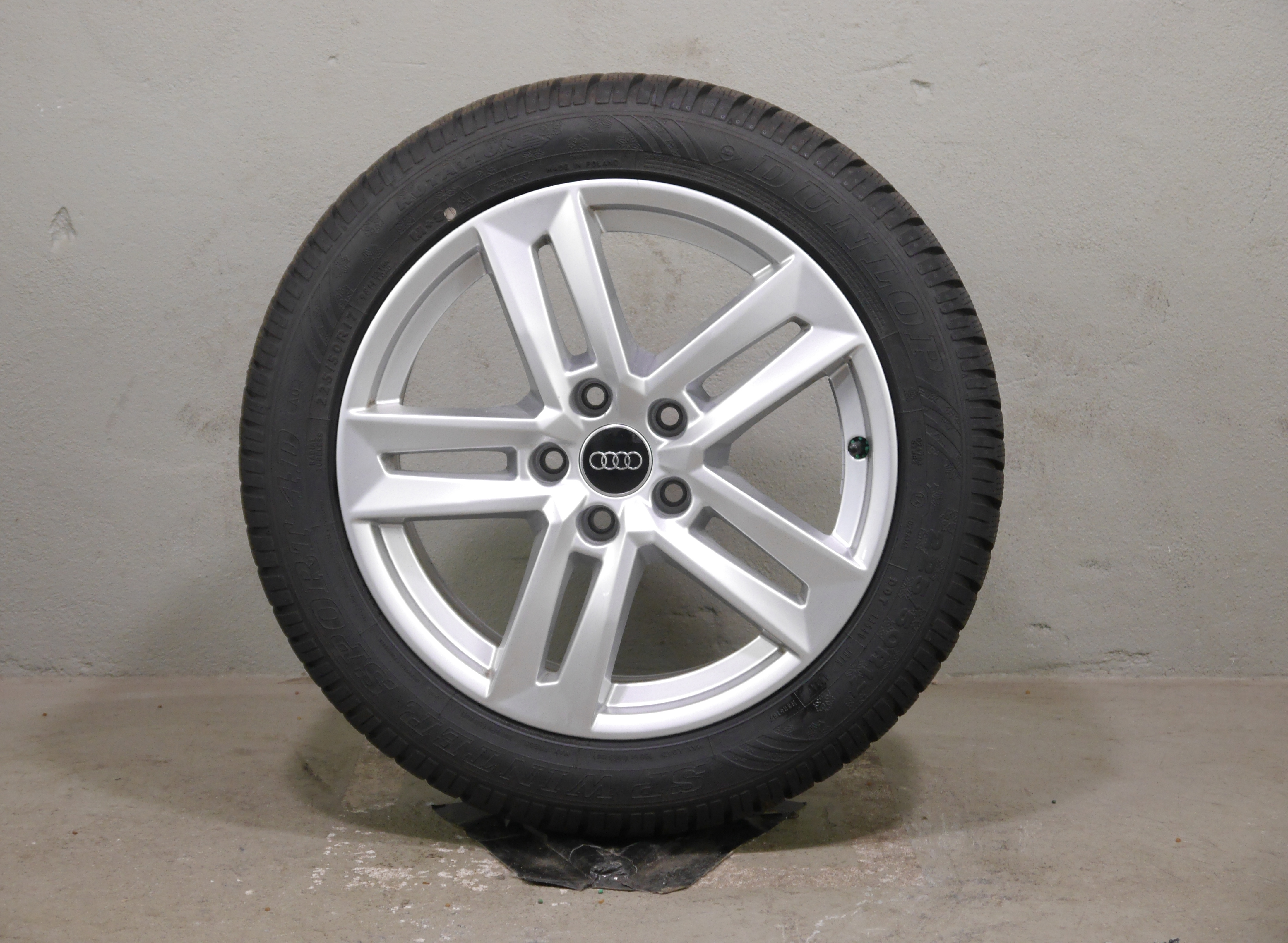 Audi A4 Avant Aluradsatz – Winter 225/50 R17 98H (AO) – 8W0601025P