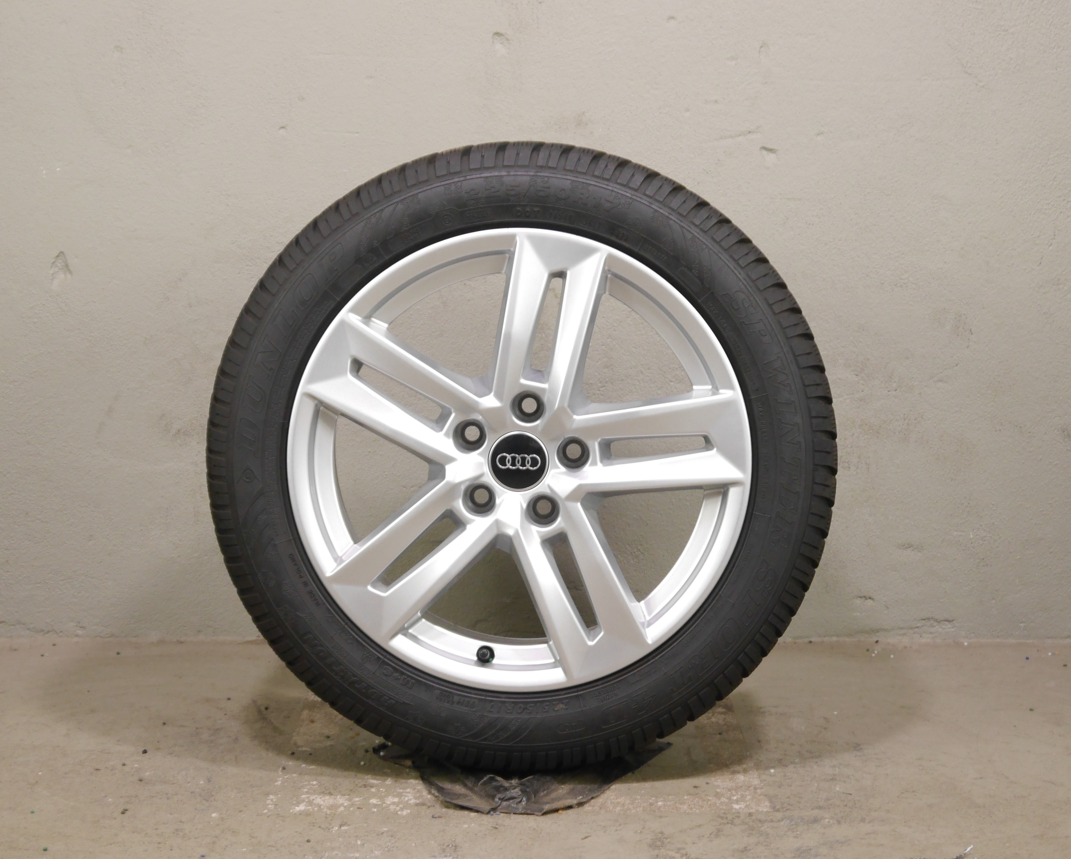 Audi A4 Avant Aluradsatz – Winter 225/50 R17 98H – 8W0601025P