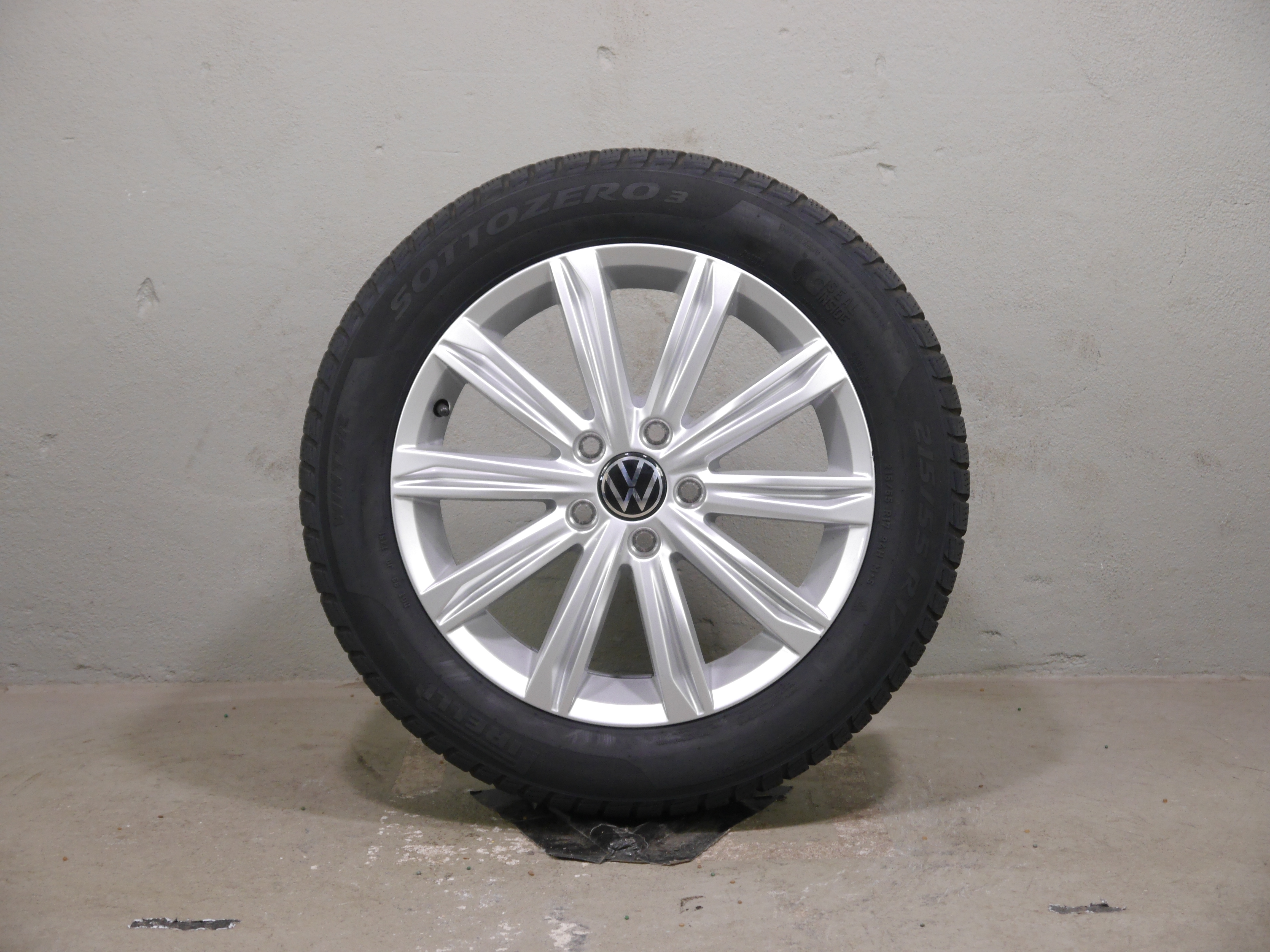 VW Touran Aluradsatz – Winter 215/55 R17 94H – 5TA601025D