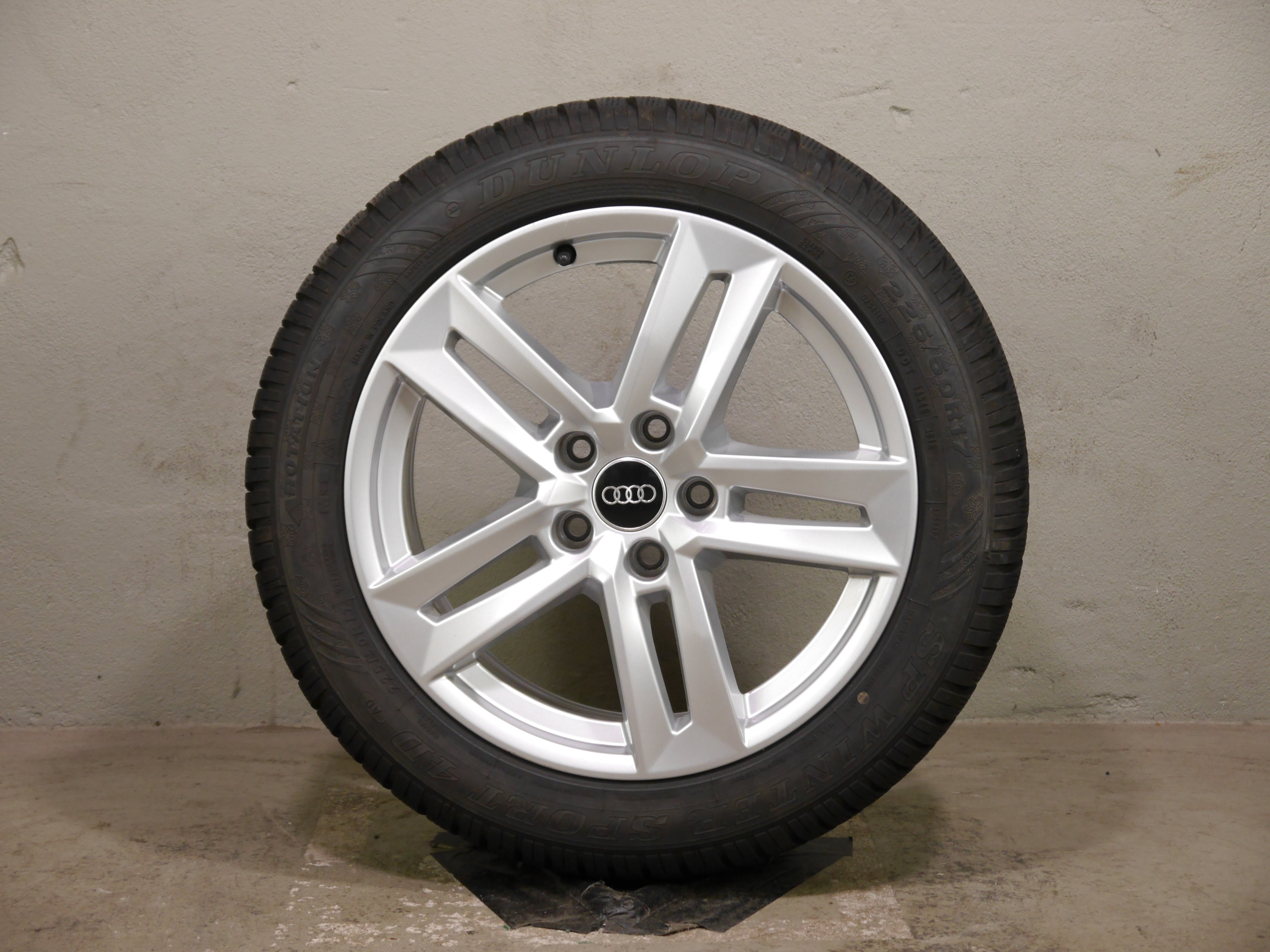 Audi A4 Avant Aluradsatz – Winter 225/50 R17 98H – 8W0601025P