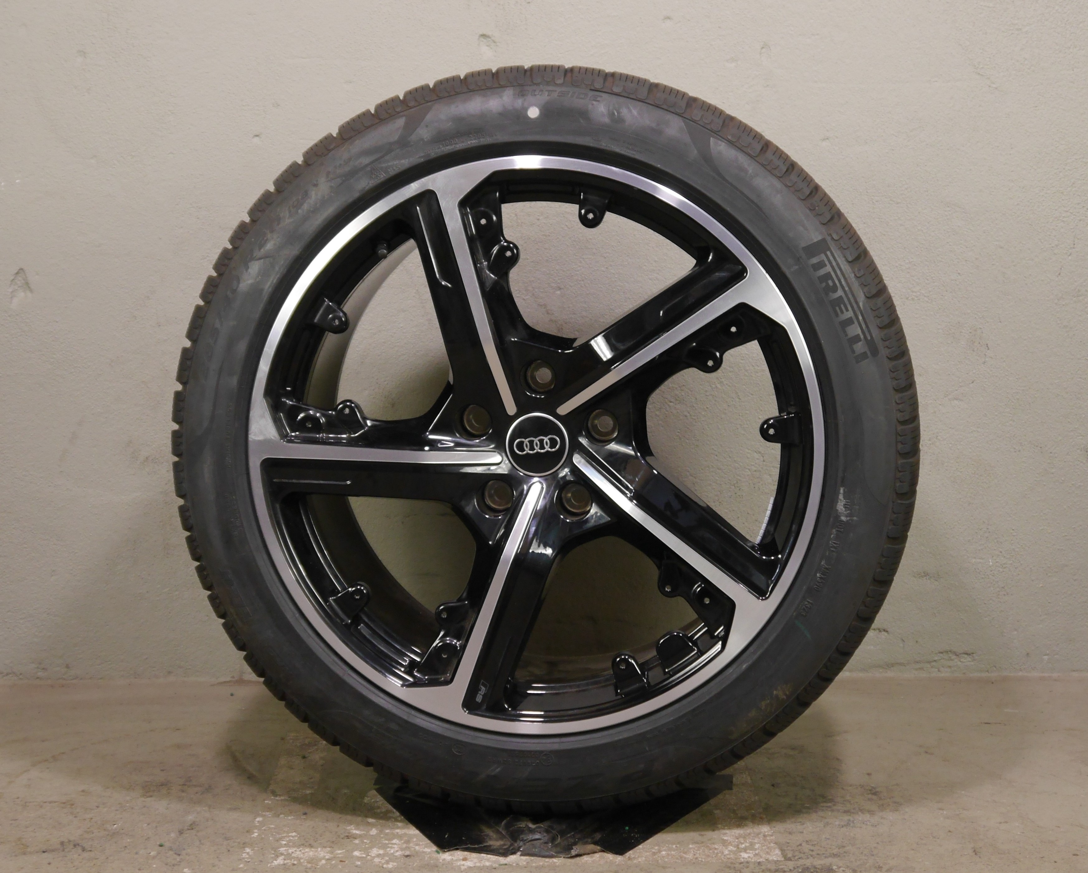 Audi RS e-tron GT Aluradsatz – Winter 245/45 R20 103V, 285/40 R20 108V (NF0,RDKS) 4J3601025A+B