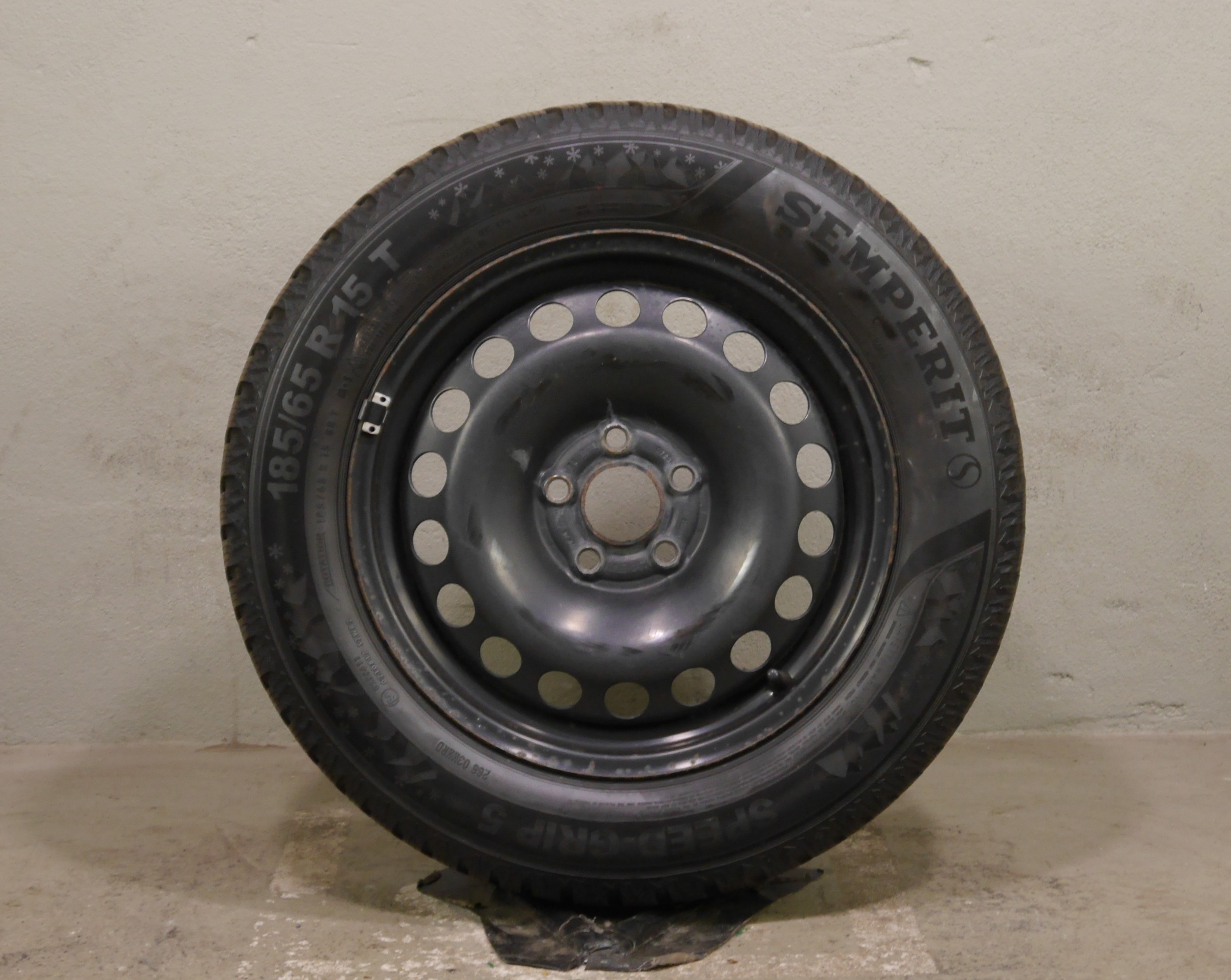 ŠKODA Fabia/ VW Polo / Seat Ibiza Stahlradsatz – Winter 185/65 R15 88T - 2Q0601027AG/AR