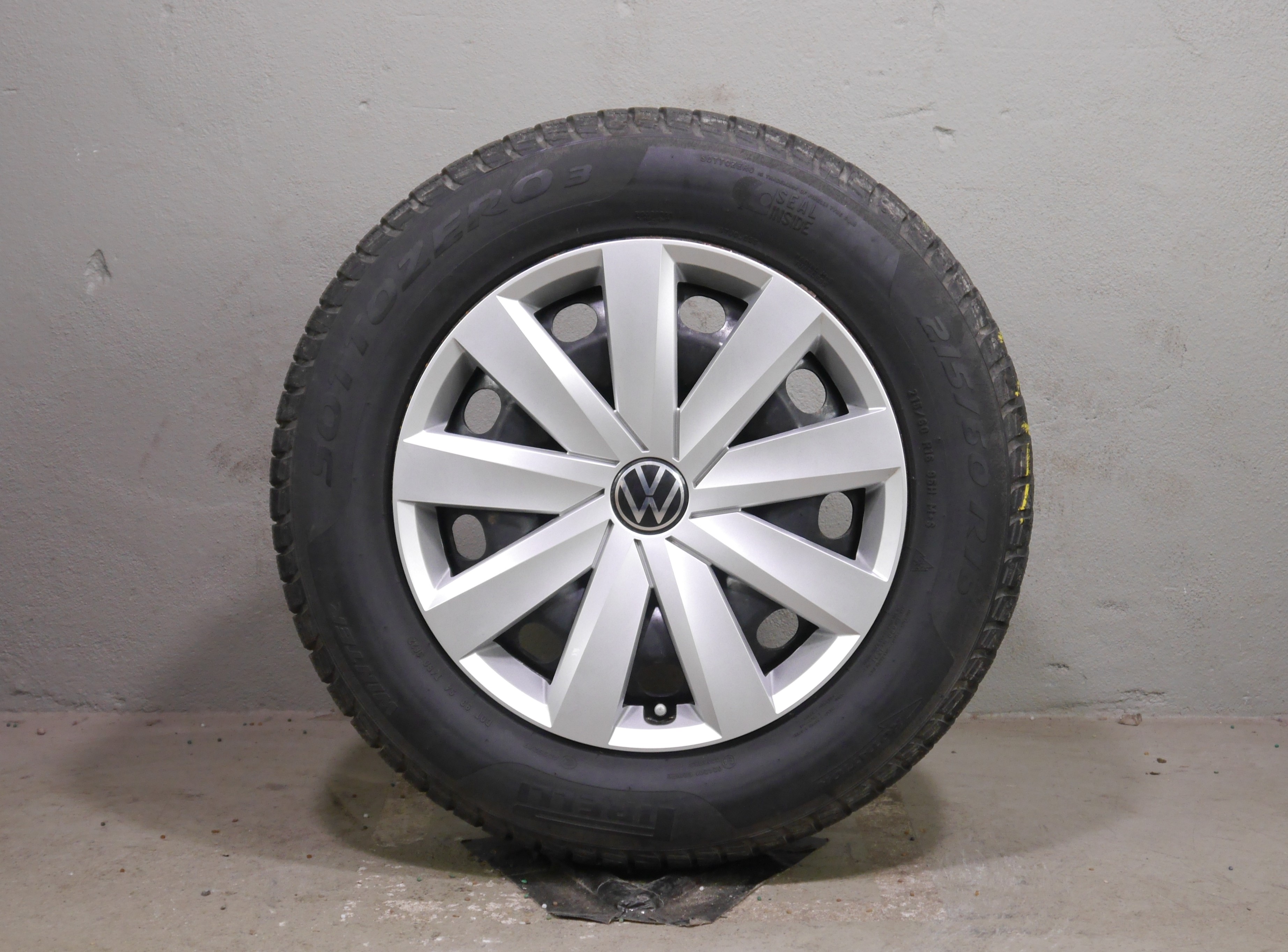 VW Passat Variant CB Stahlradsatz – Winter 215/60 R16 95H – 3Q0601027C SEAL