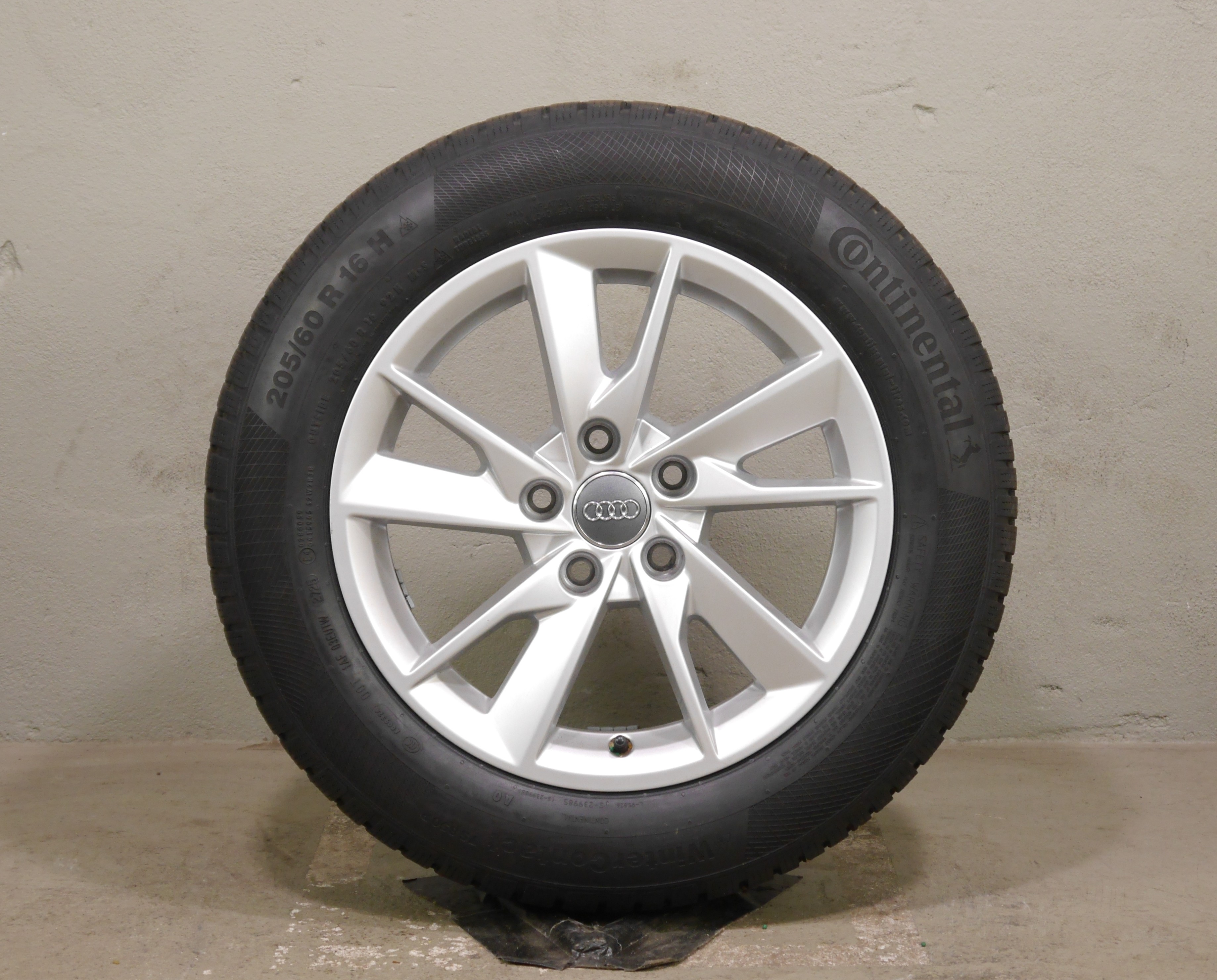 Audi A4 (8W) Aluradsatz – Winter 205/60 R16 96H – 8W0601025B