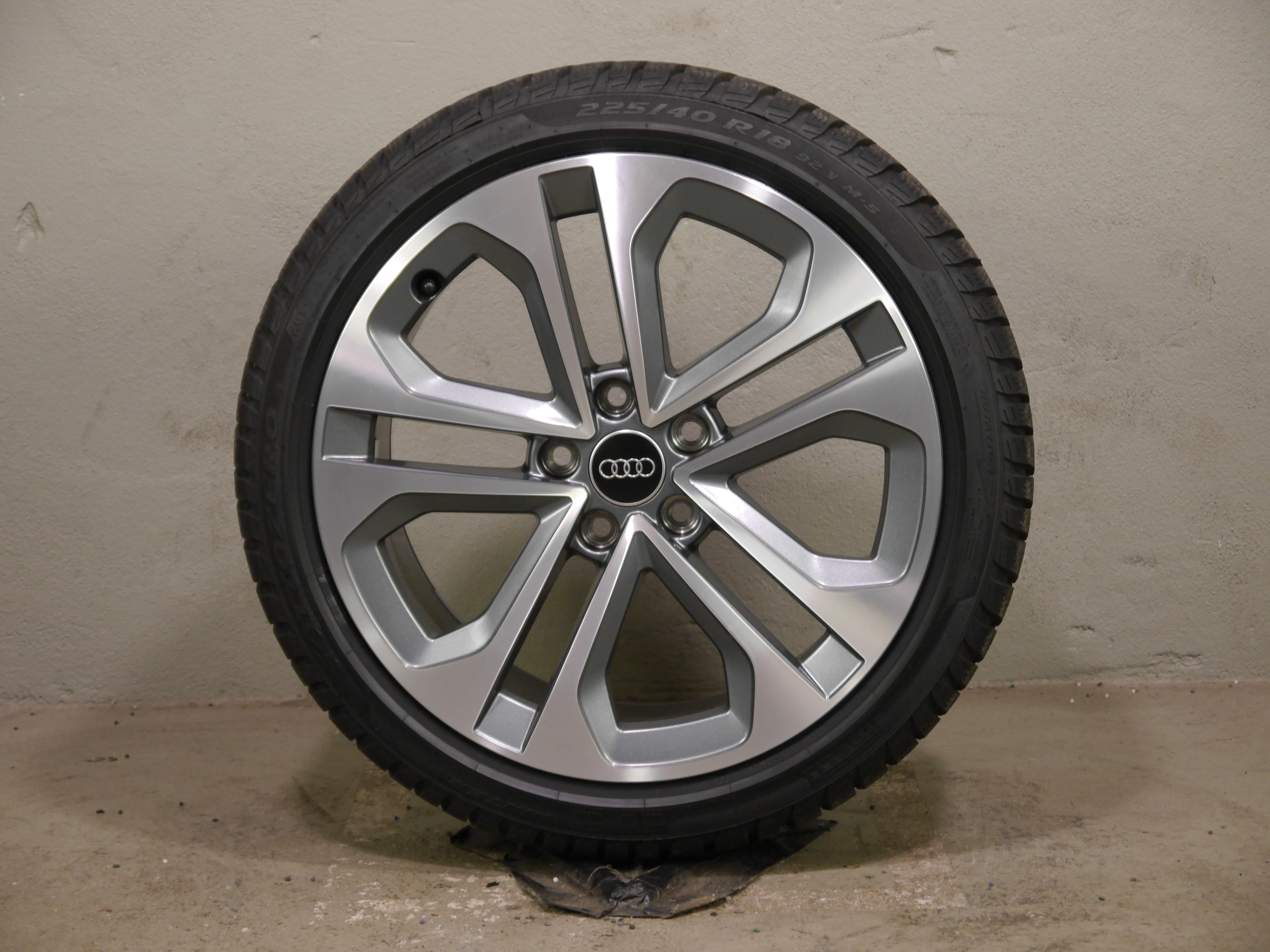 Audi A3 Sportback (8Y) Aluradsatz – Winter 225/40 R18 92V (AO1) – 8Y0601025CE