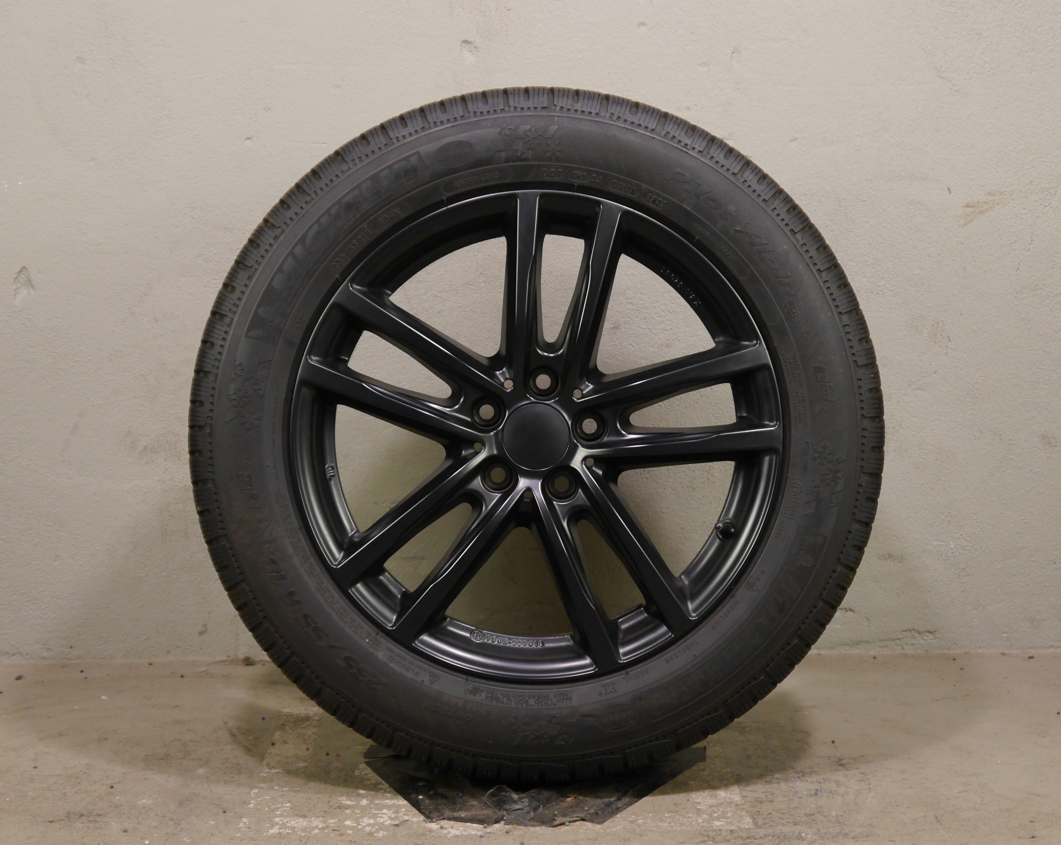 Audi Q3 (F3) Aluradsatz – Winter 235/55 R18 104V – KBA52084