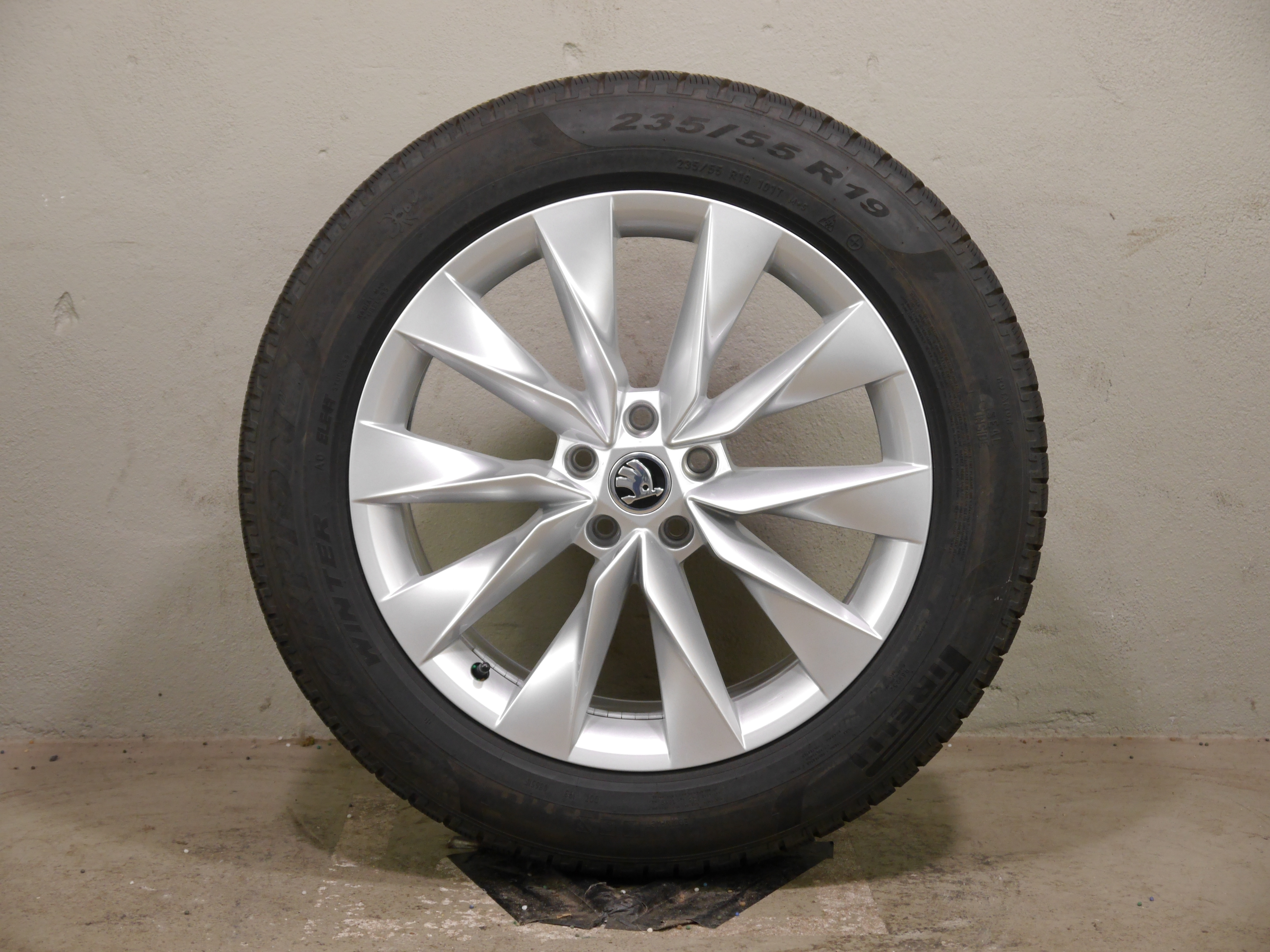 ŠKODA Enyaq Aluradsatz – Winter 235/55 R19 101H   (AO) – 5LA601025AP