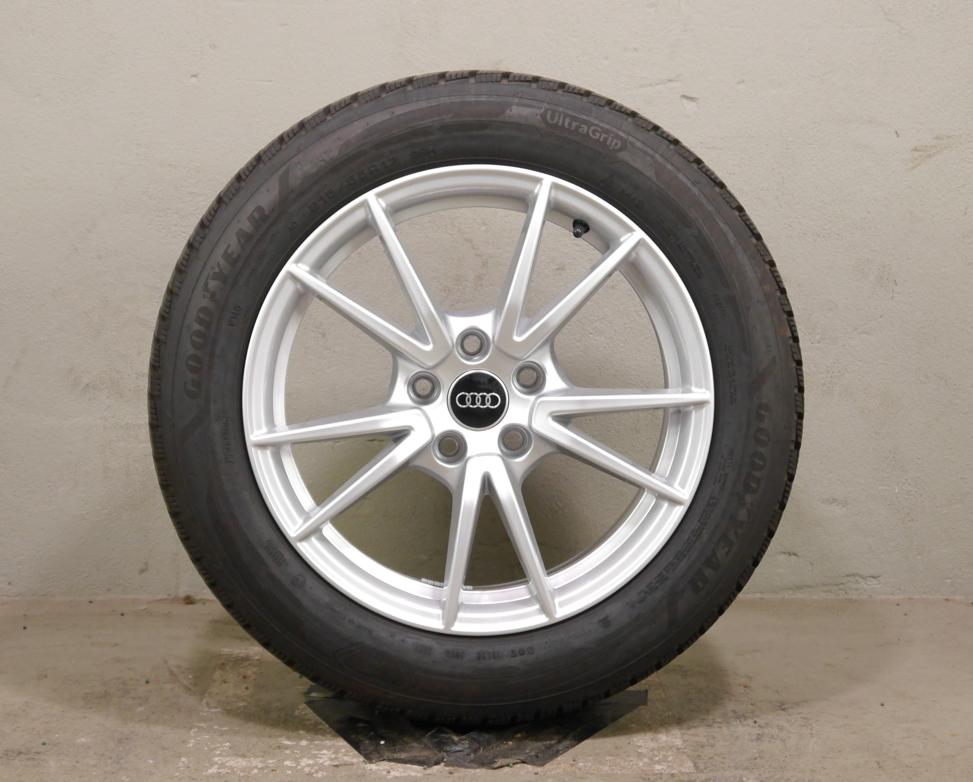 Audi A5 Avant (FU) Aluradsatz – Winter 215/55 R17 98H (AO) – 8B3601025A