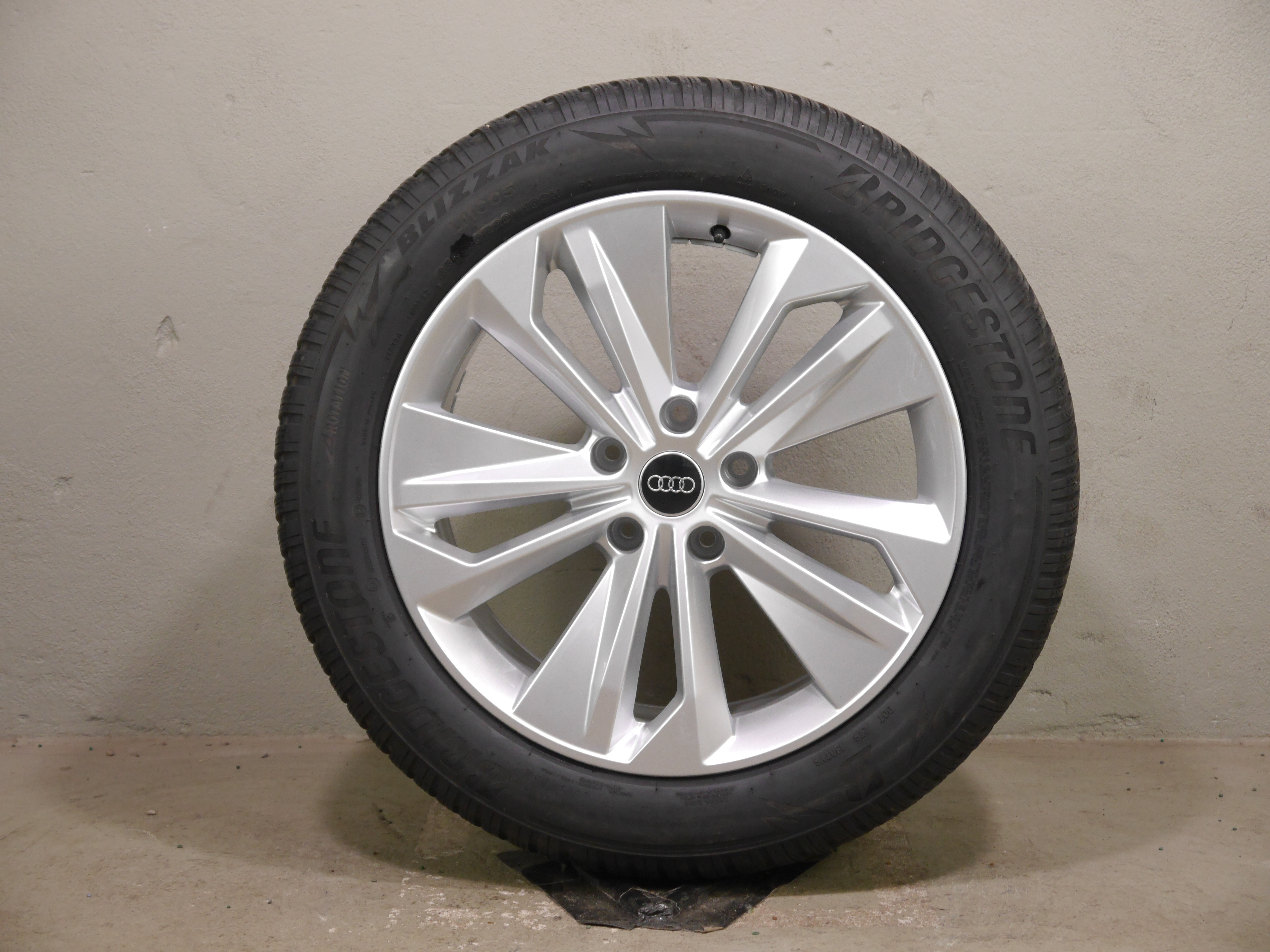 Audi Q6 e-tron Aluradsatz – Winter 255/50 R20 109H  285/45 R20 112H (RO) – 85H601025BP/85H601025BQ