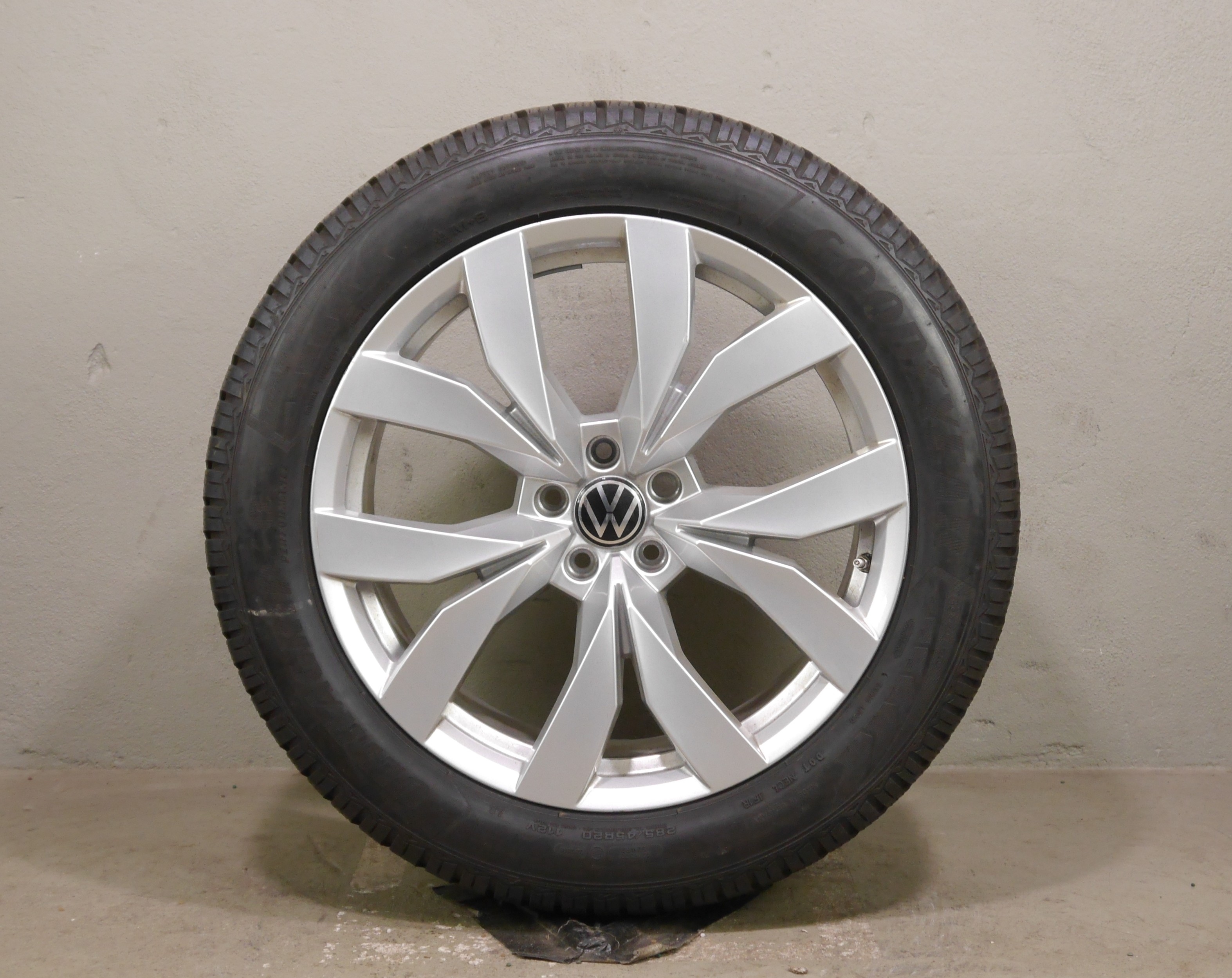 VW Touareg (CR) Aluradsatz – Winter 285/45 R20 112V – 760601025C mit RDKS
