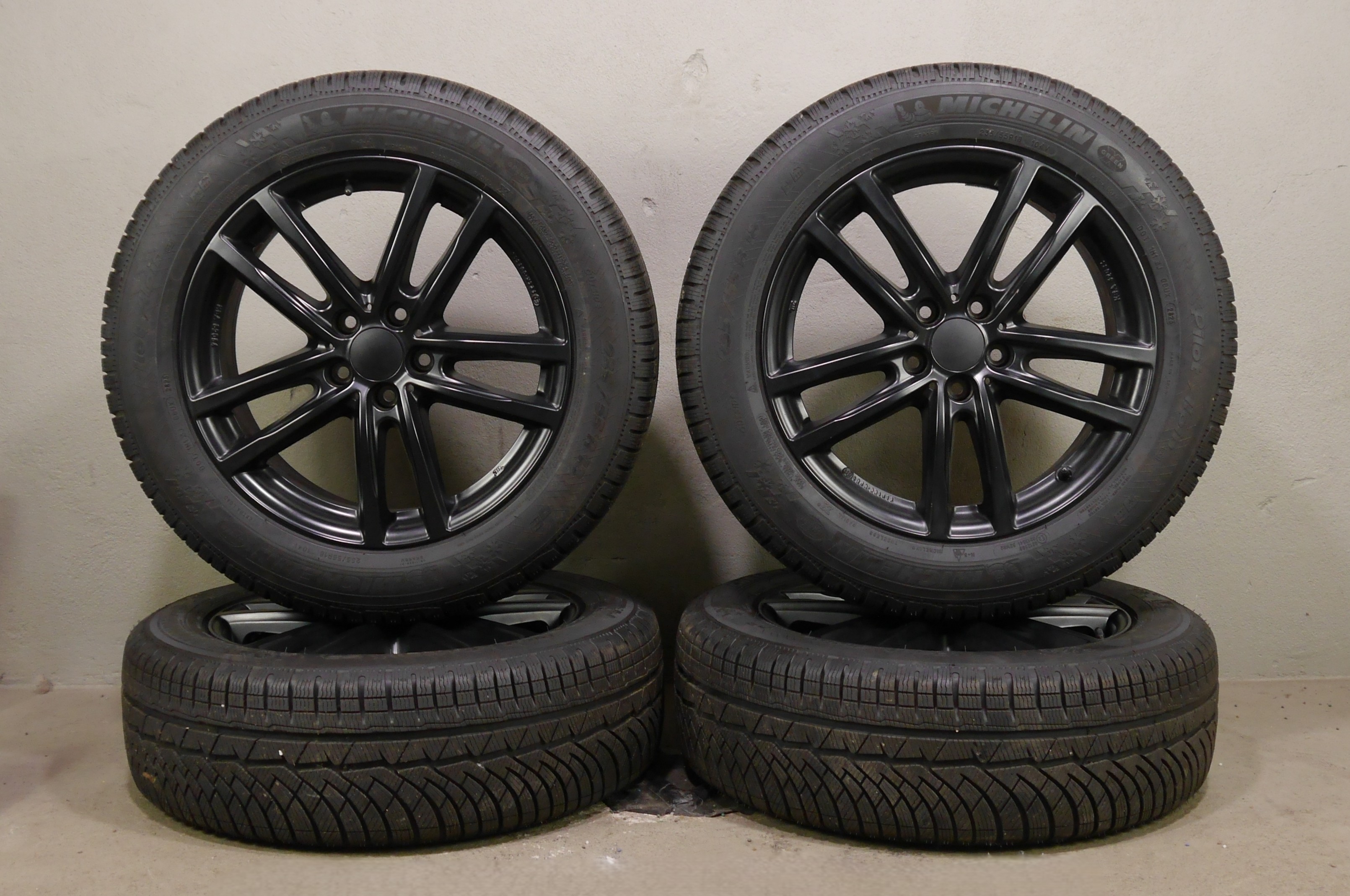 Audi Q3 (F3) Aluradsatz – Winter 235/55 R18 104V – KBA52084
