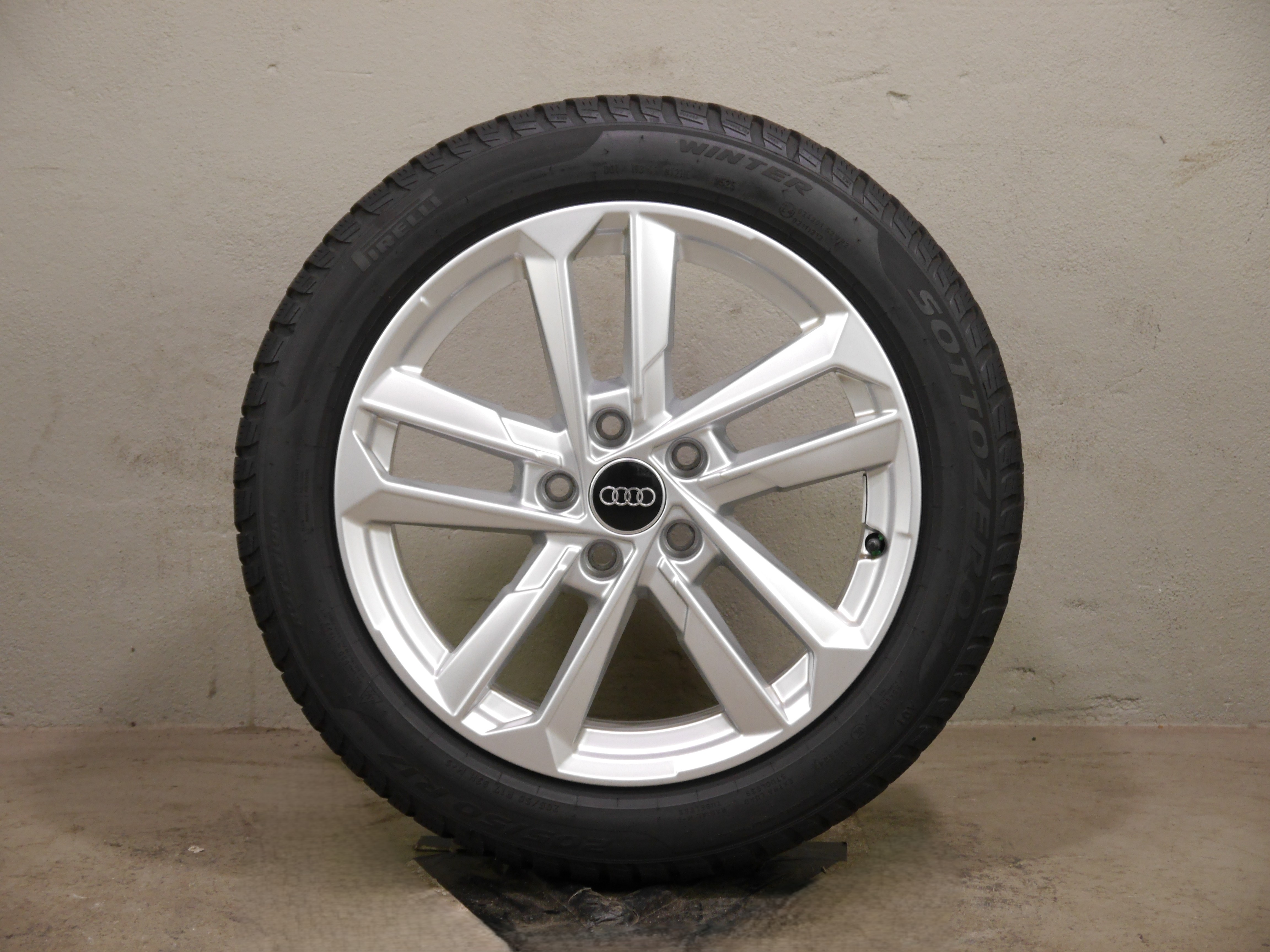Audi A3 Sportback Aluradsatz – Winter 205/50 R17 93H (AO1) – 8Y0601025L