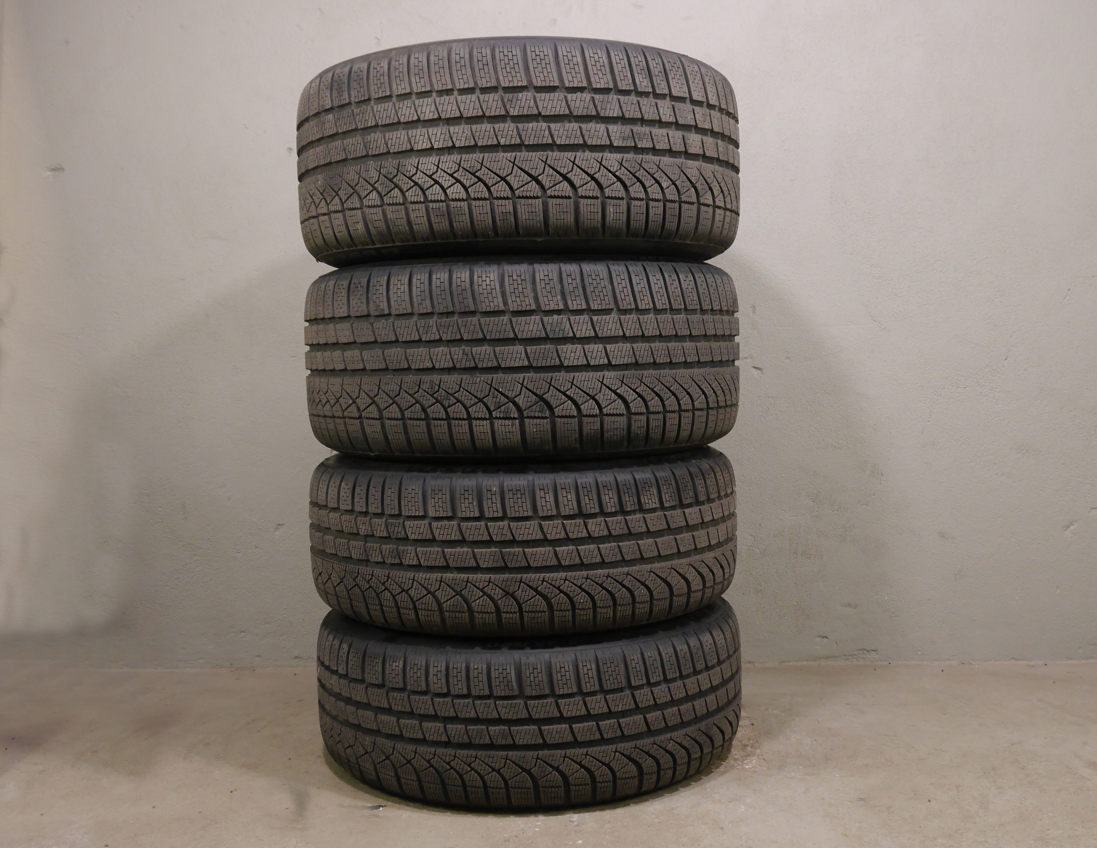 Audi RS e-tron GT Aluradsatz – Winter 245/45 R20 103V, 285/40 R20 108V (NF0,RDKS) 4J3601025F/H