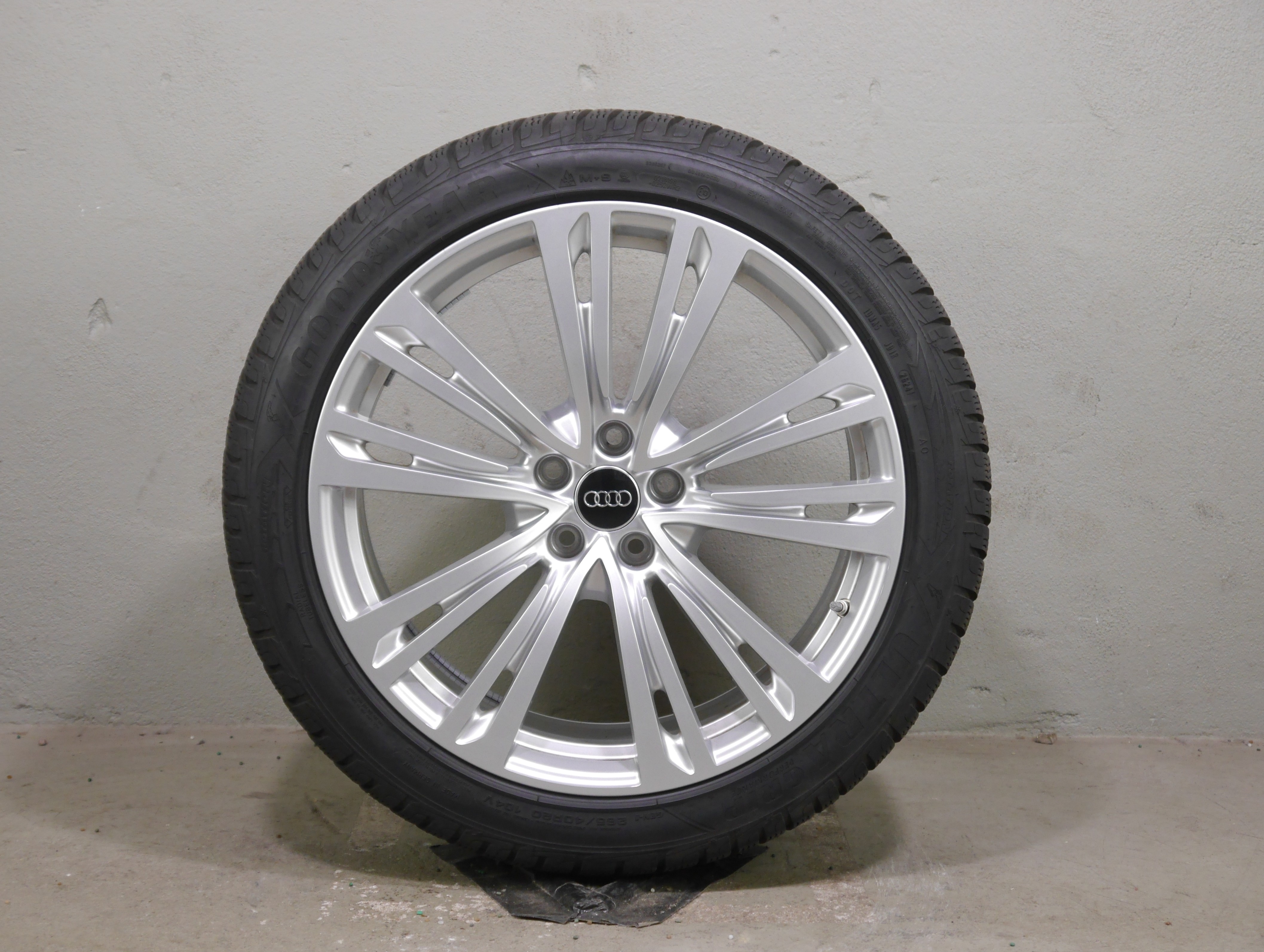 Audi A8 Aluradsatz – Winter 265/40 R20 104V – 4N0601025Q mit RDKS