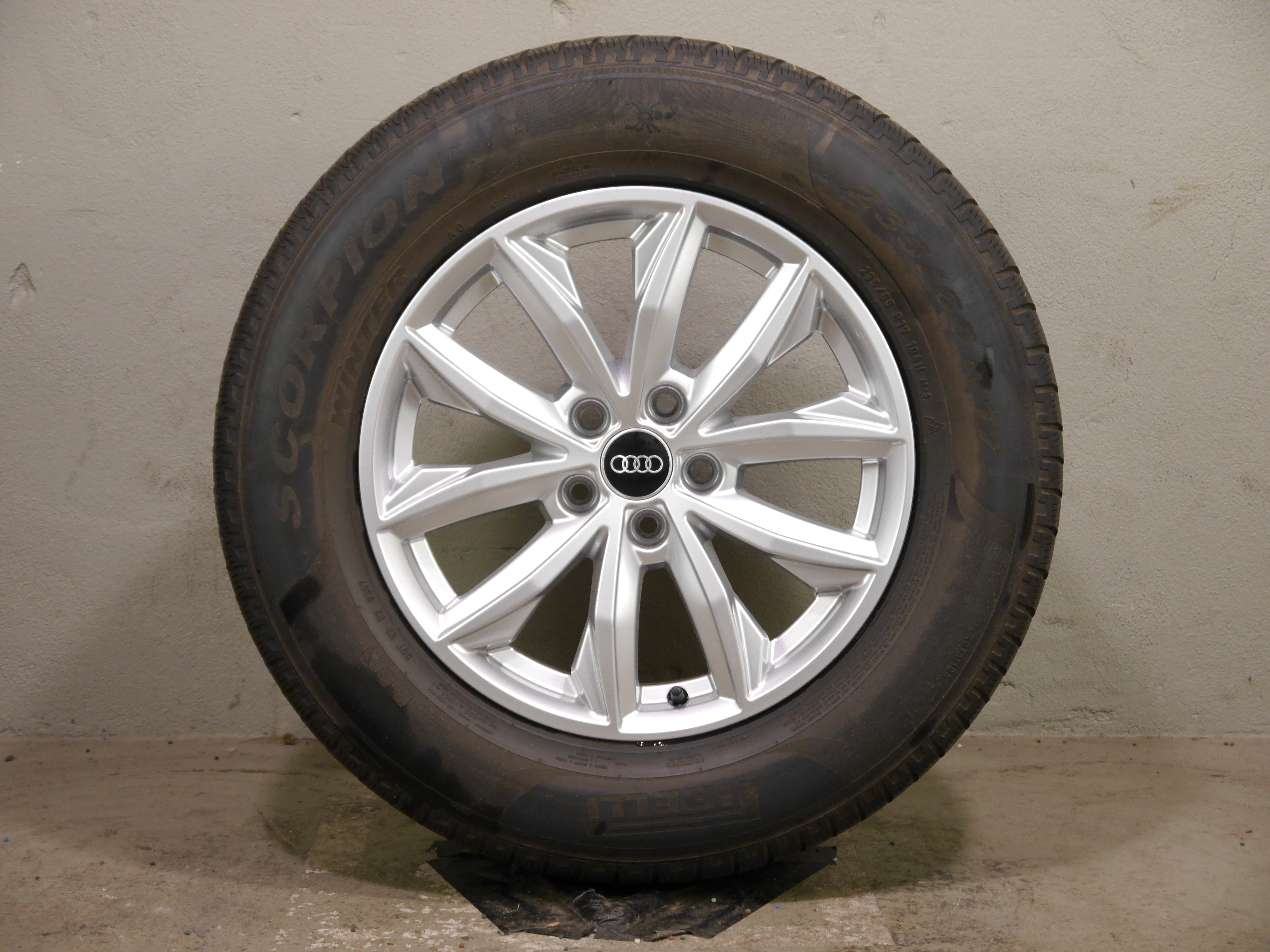 Audi Q5 (FY) Aluradsatz – Winter 235/65 R17 104H (AO) – 80A601025J