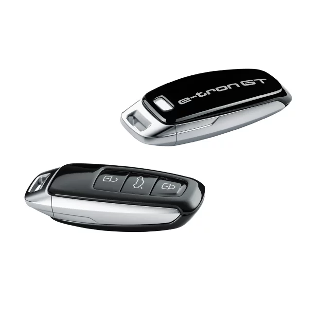 Original Audi Schlüsselblende mythosschwarz mit e-tron GT Schriftzug florettsilber 4N0071208DY9T Original Audi Schlüsselblende mythosschwarz mit e-tron GT Schriftzug florettsilber 4N0071208DY9T