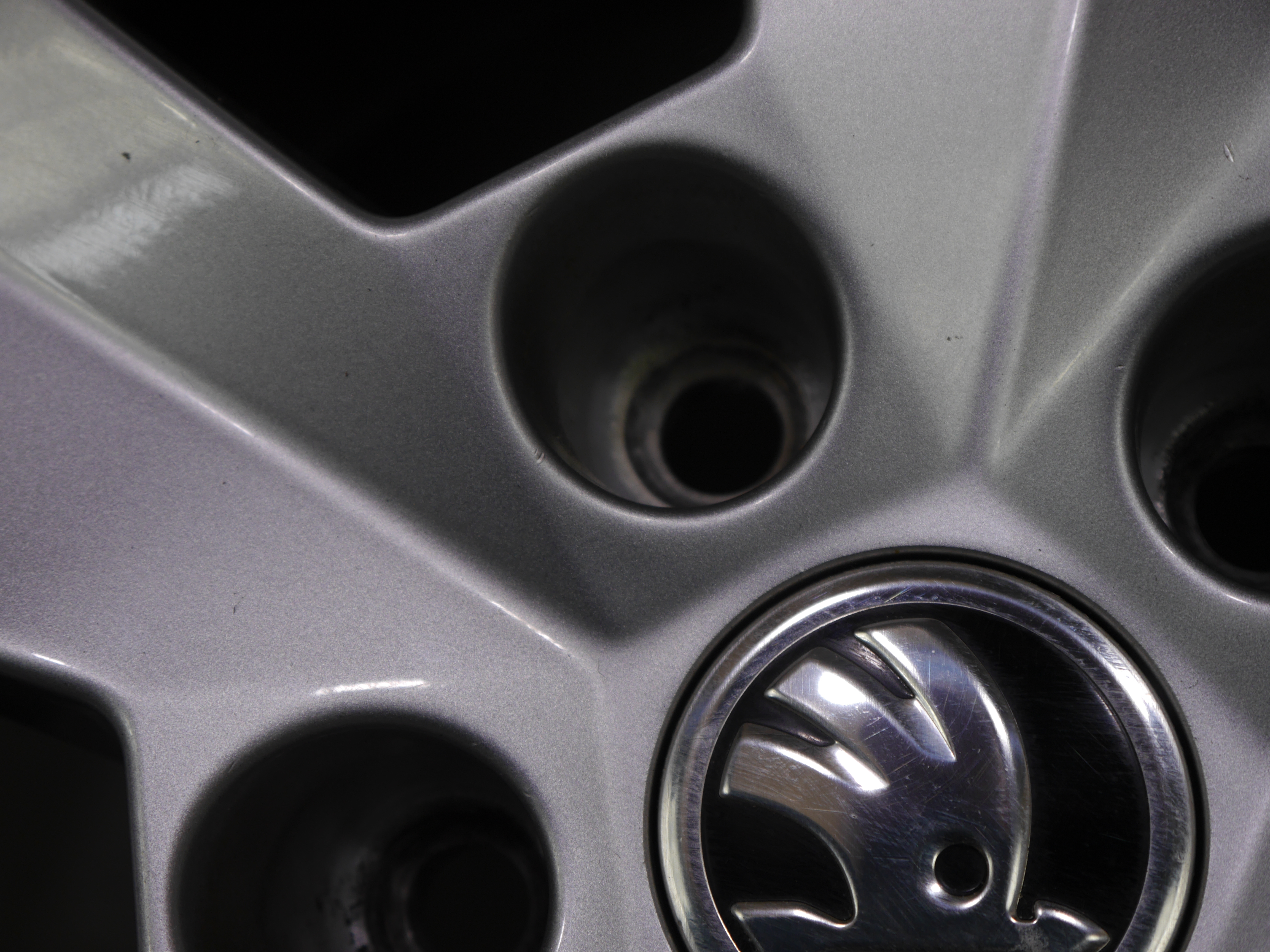 ŠKODA Superb (3V) Aluradsatz – Winter 215/60 R16 95H  – 3V0601025AC - RDKS
