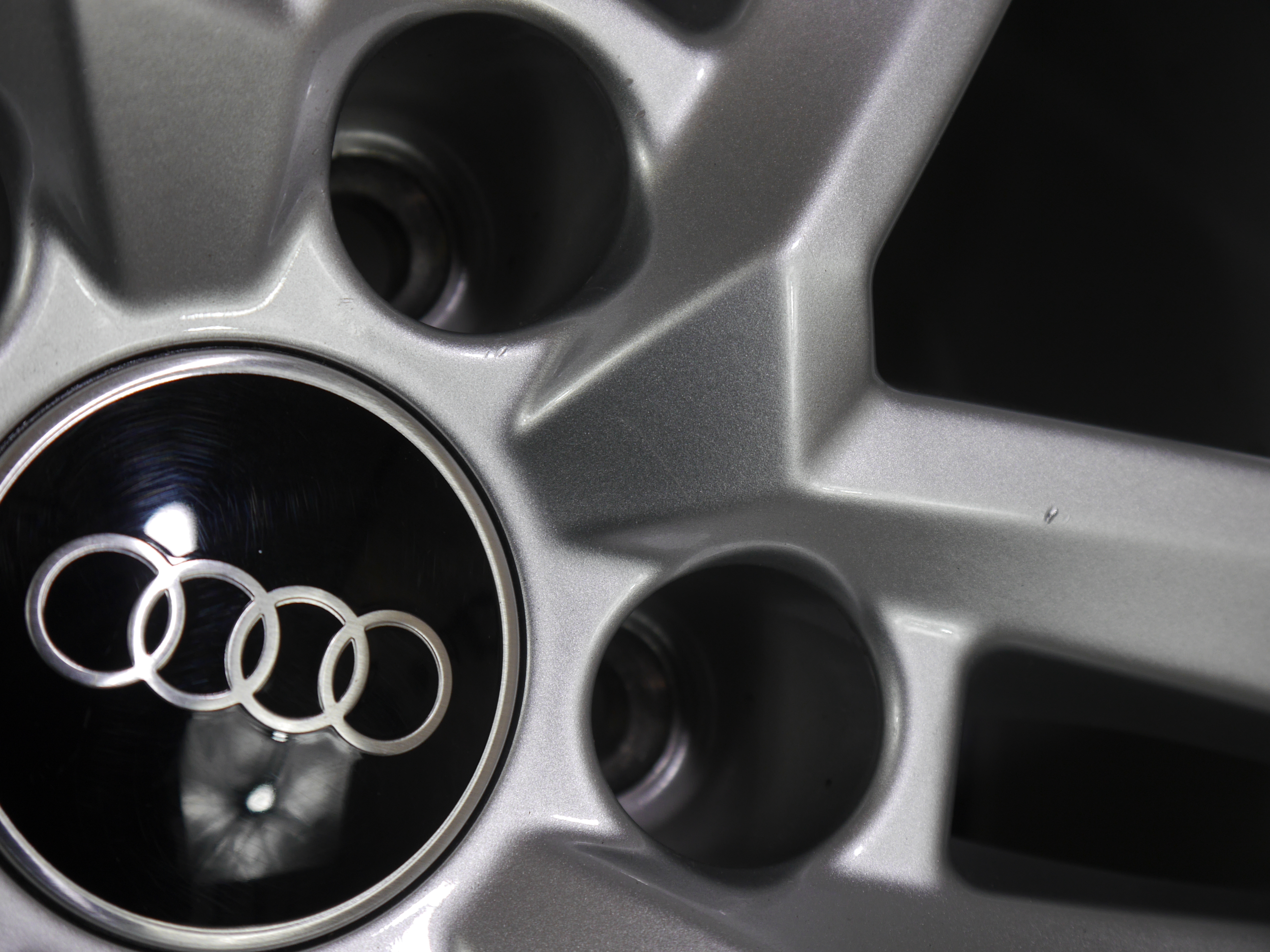Audi A4 Limousine Aluradsatz – Winter 225/50 R17 98H (AO) – 8W0601025P
