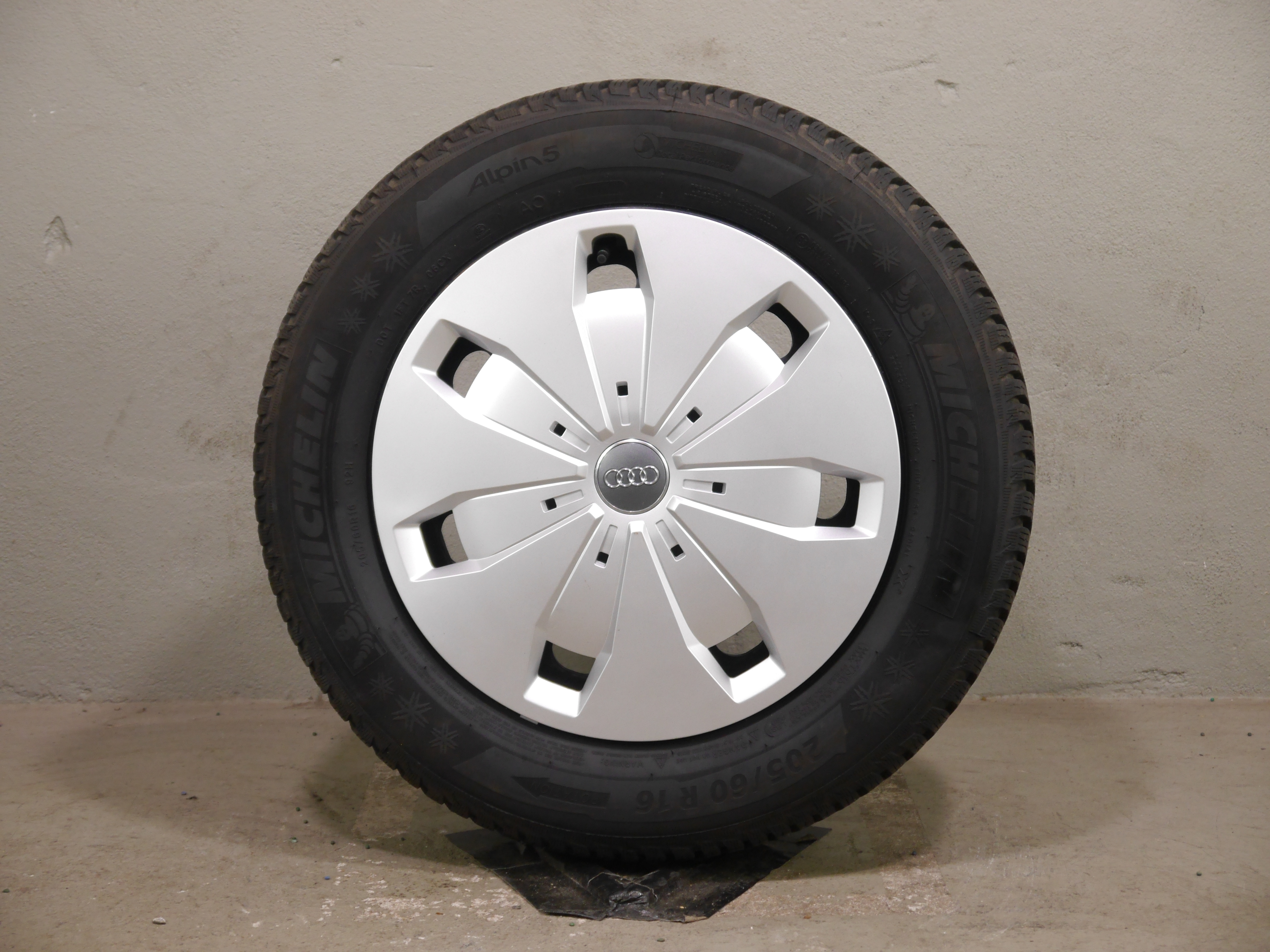 Audi Q2 Stahlradsatz – Winter 205/60 R16 92H (AO) – 5Q0601027CJ