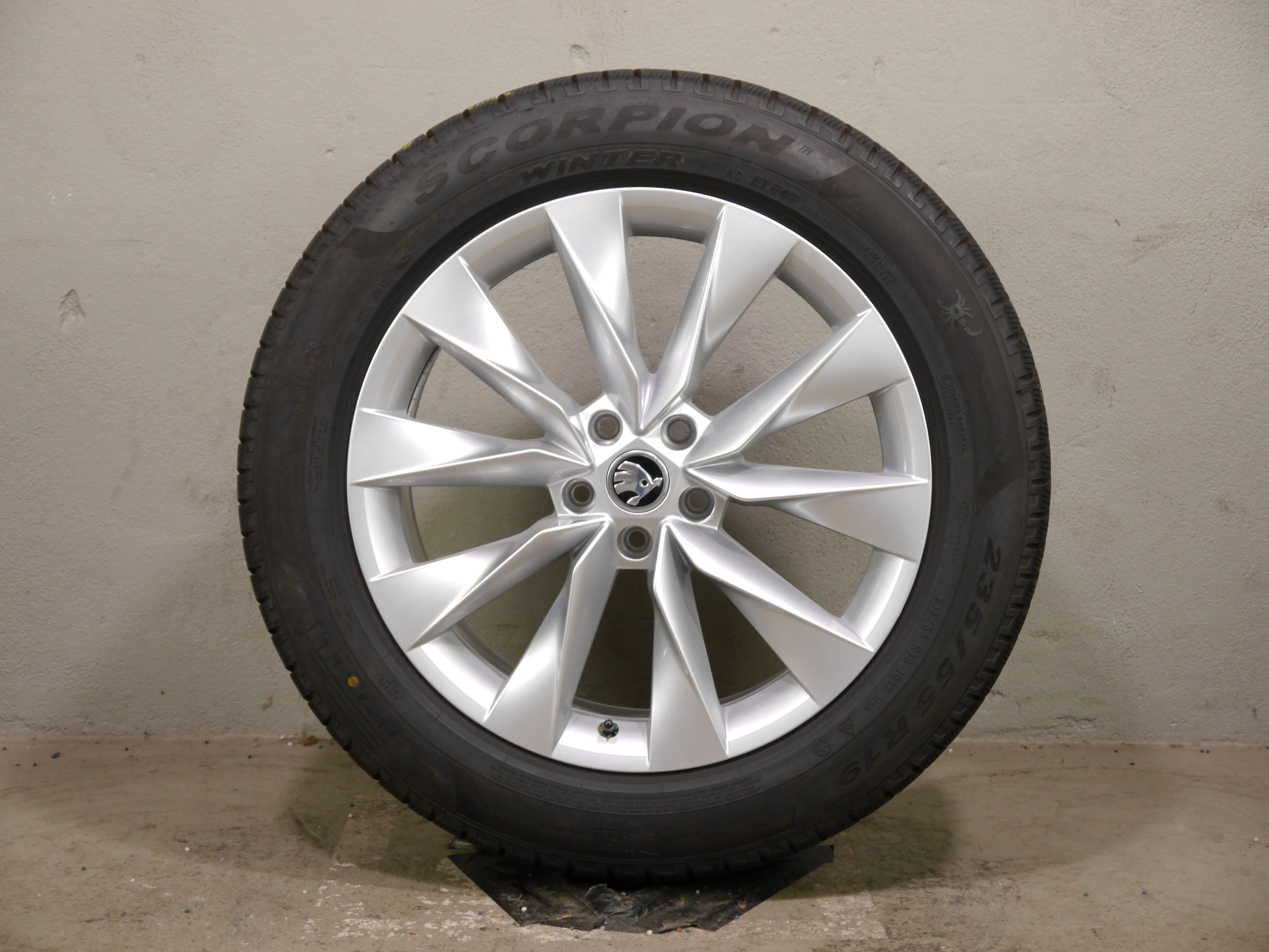 ŠKODA Enyaq Aluradsatz – Winter 235/55 R19 101H   (AO) – 5LA601025AP
