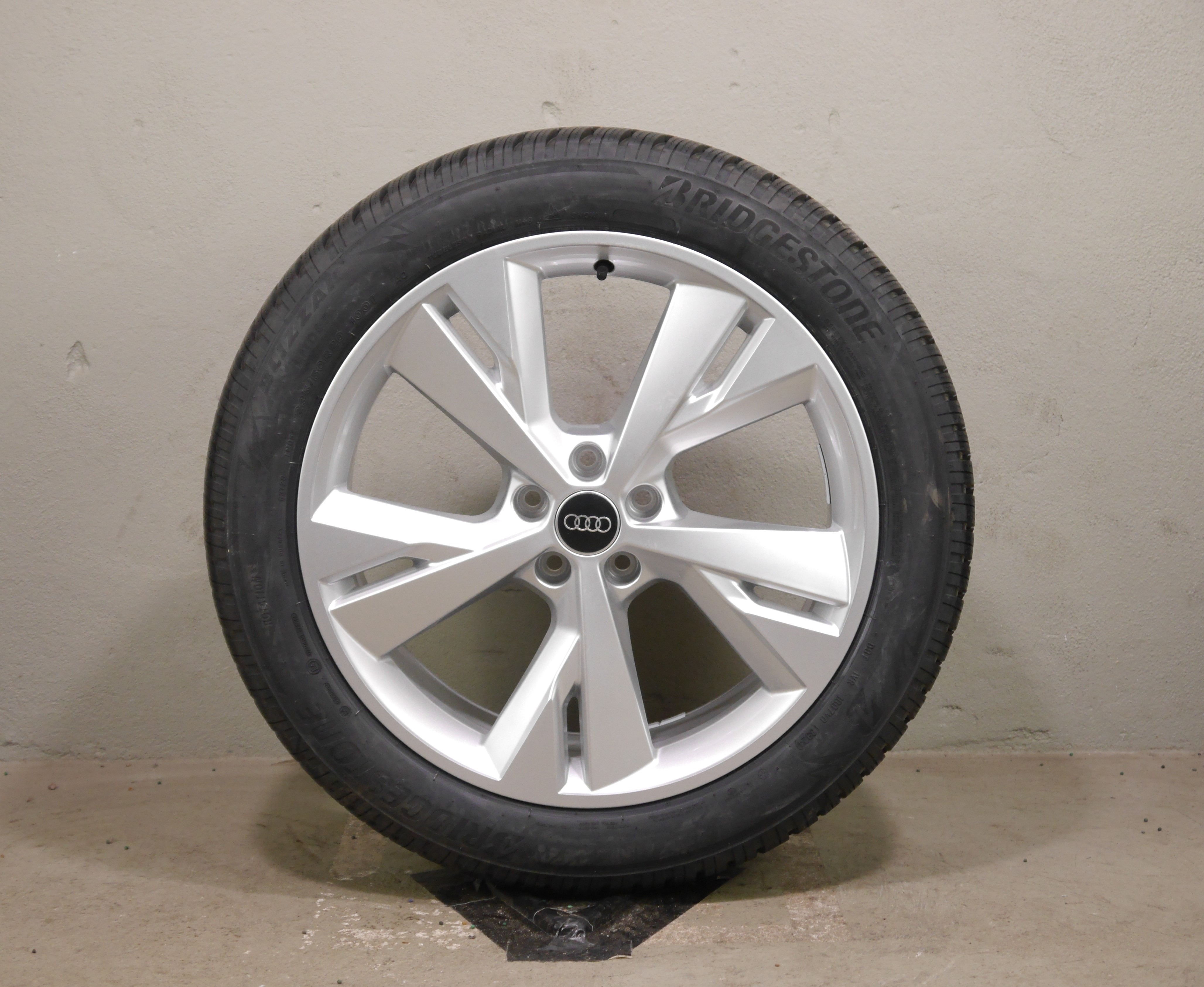 Audi Q4 e-tron Aluradsatz – Winter 235/50 R20 100T, 255/45 R20 101T 89A601025AP/89A601025AQ