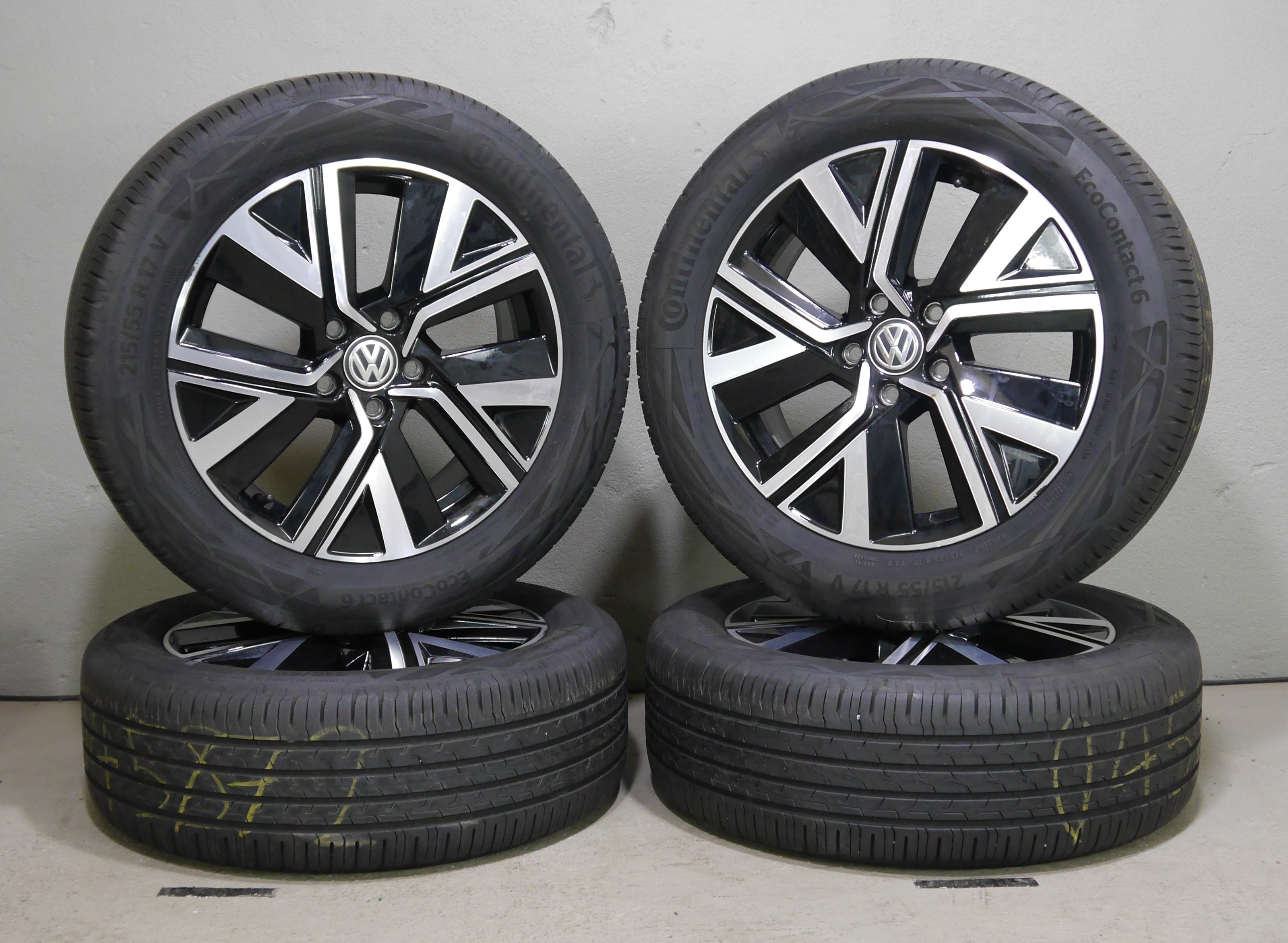 Volkswagen Touran Aluradsatz – Sommer 215/55 R17 94V – 5TA601025R