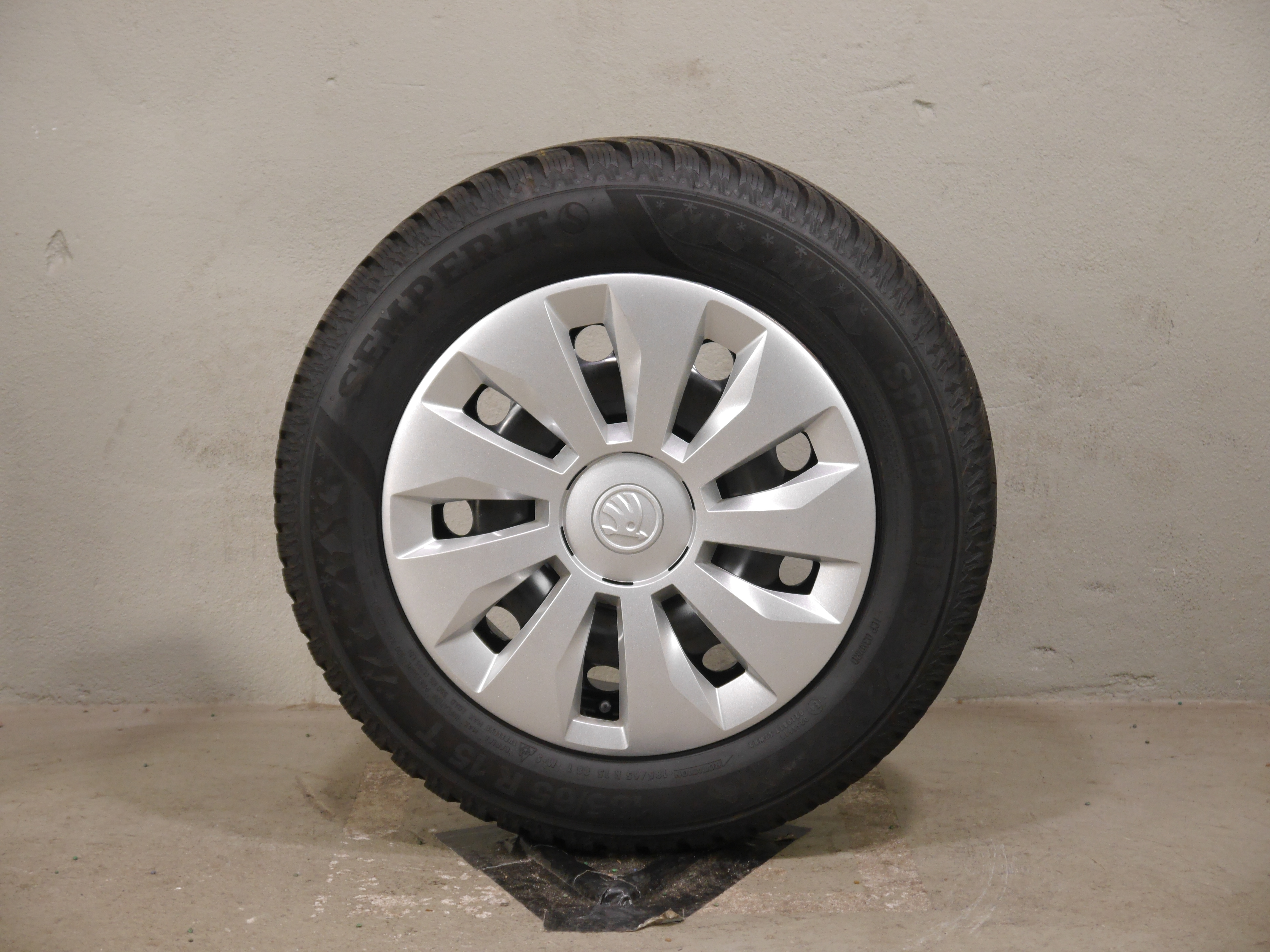 ŠKODA Fabia Stahlradsatz – Winter 185/65 R15 88T (AO) – 2Q0601027AG/AH