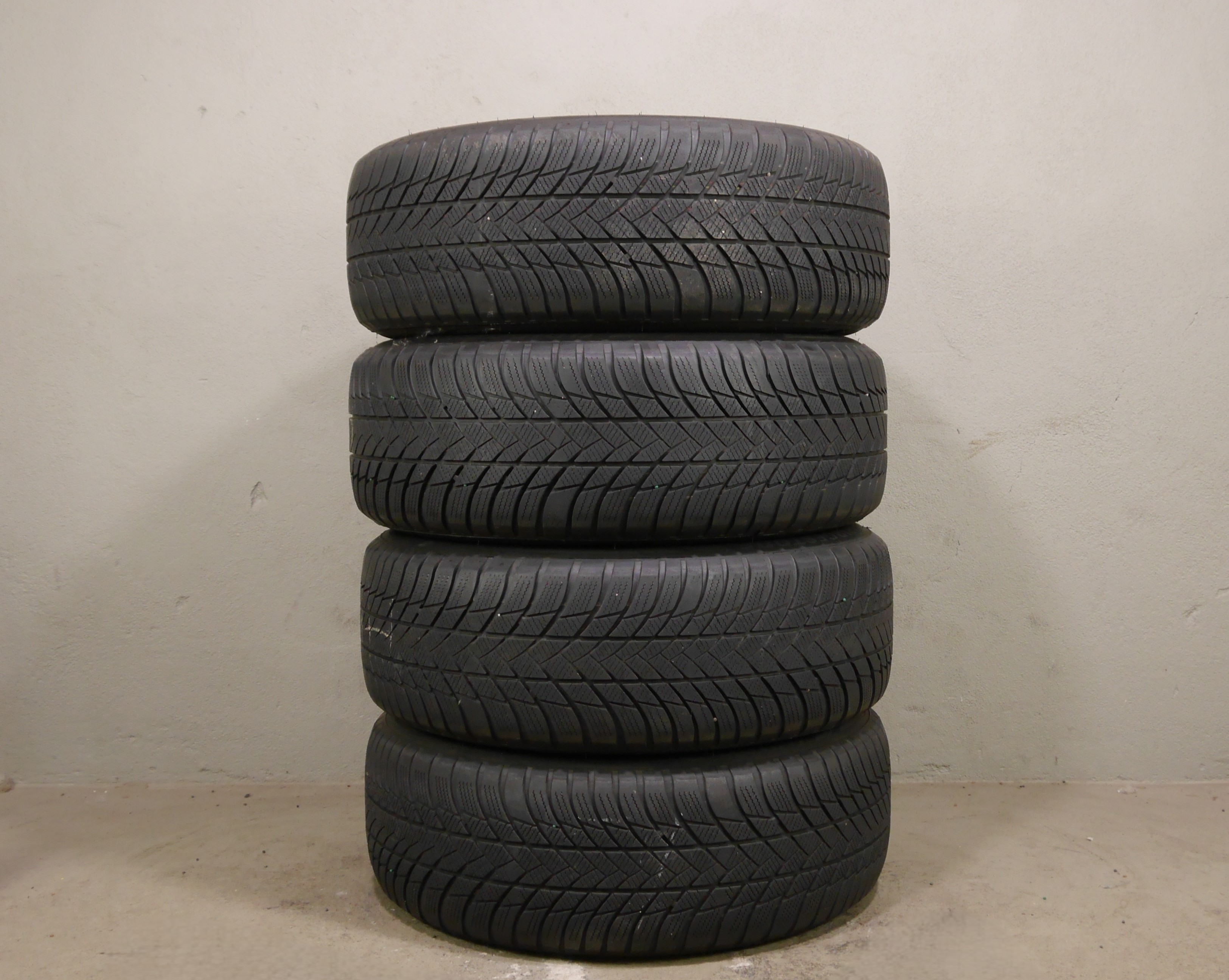 Audi A6 (4A) Limousine Aluradsatz – Winter 225/55 R18 102V (AO) – 4K0601025CE