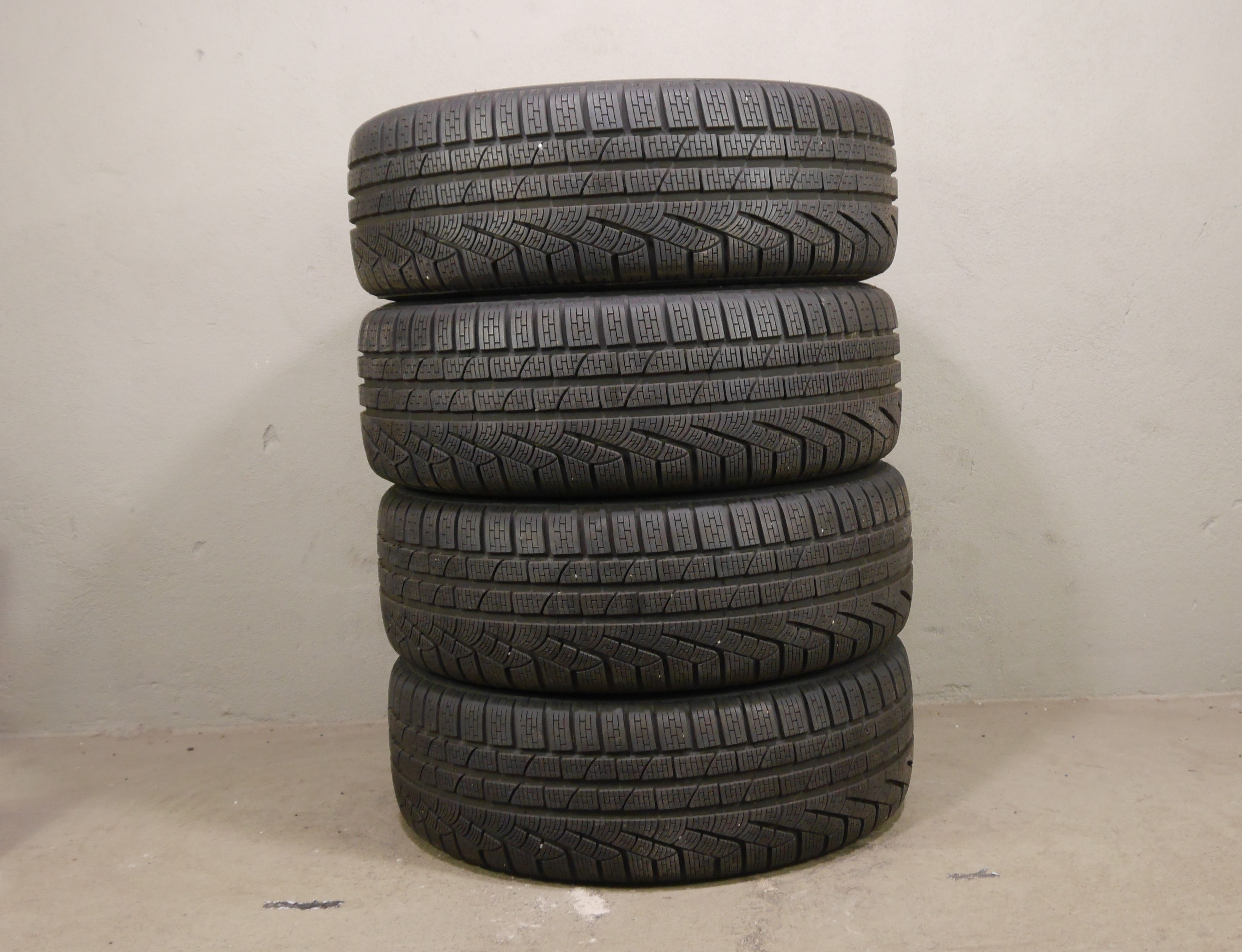 VW Tiguan (AX) Aluradsatz – Winter 235/50 R19 103H – 5NA601025F mit RDKS