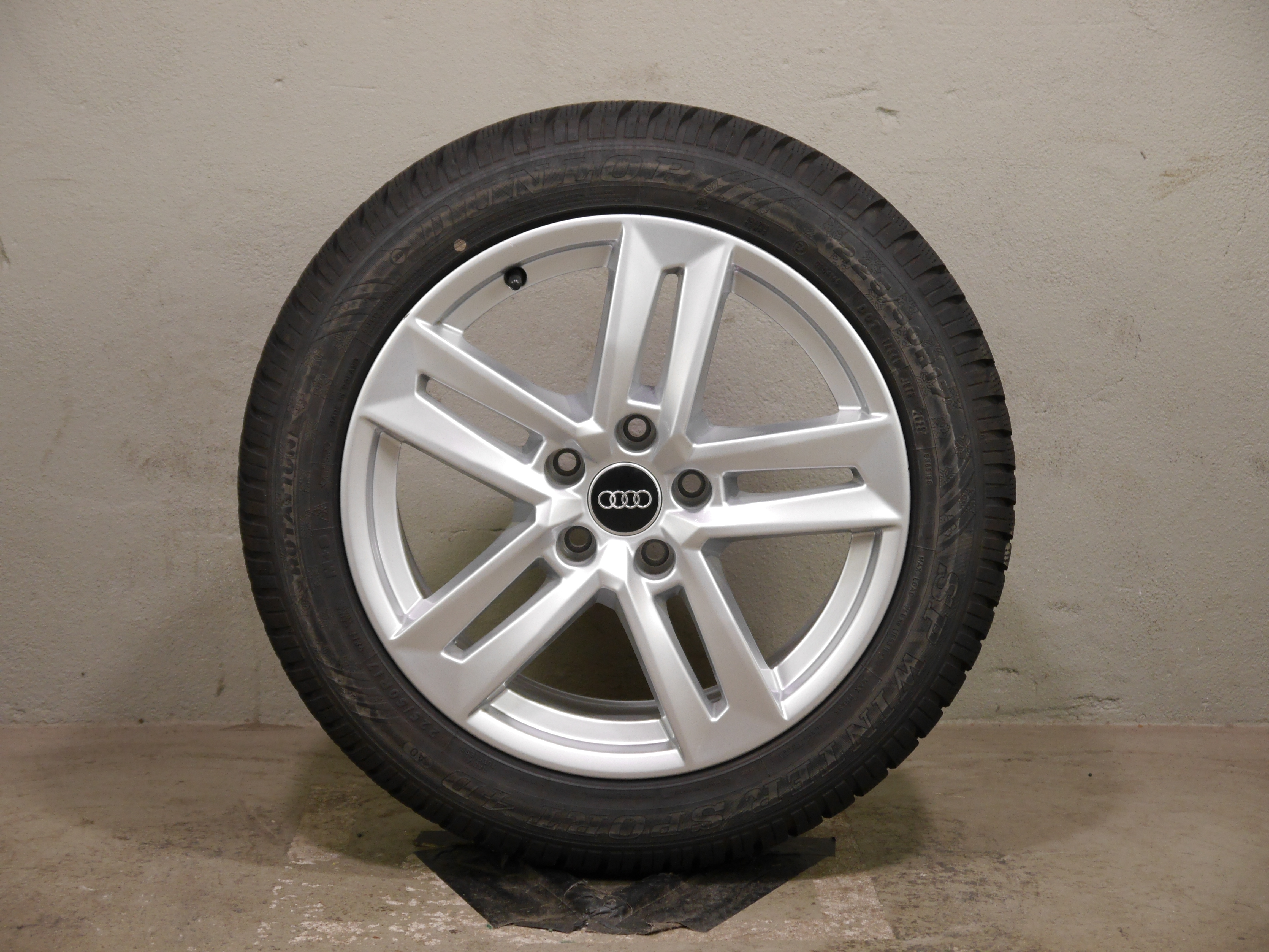 Audi A4 Avant Aluradsatz – Winter 225/50 R17 98H – 8W0601025P
