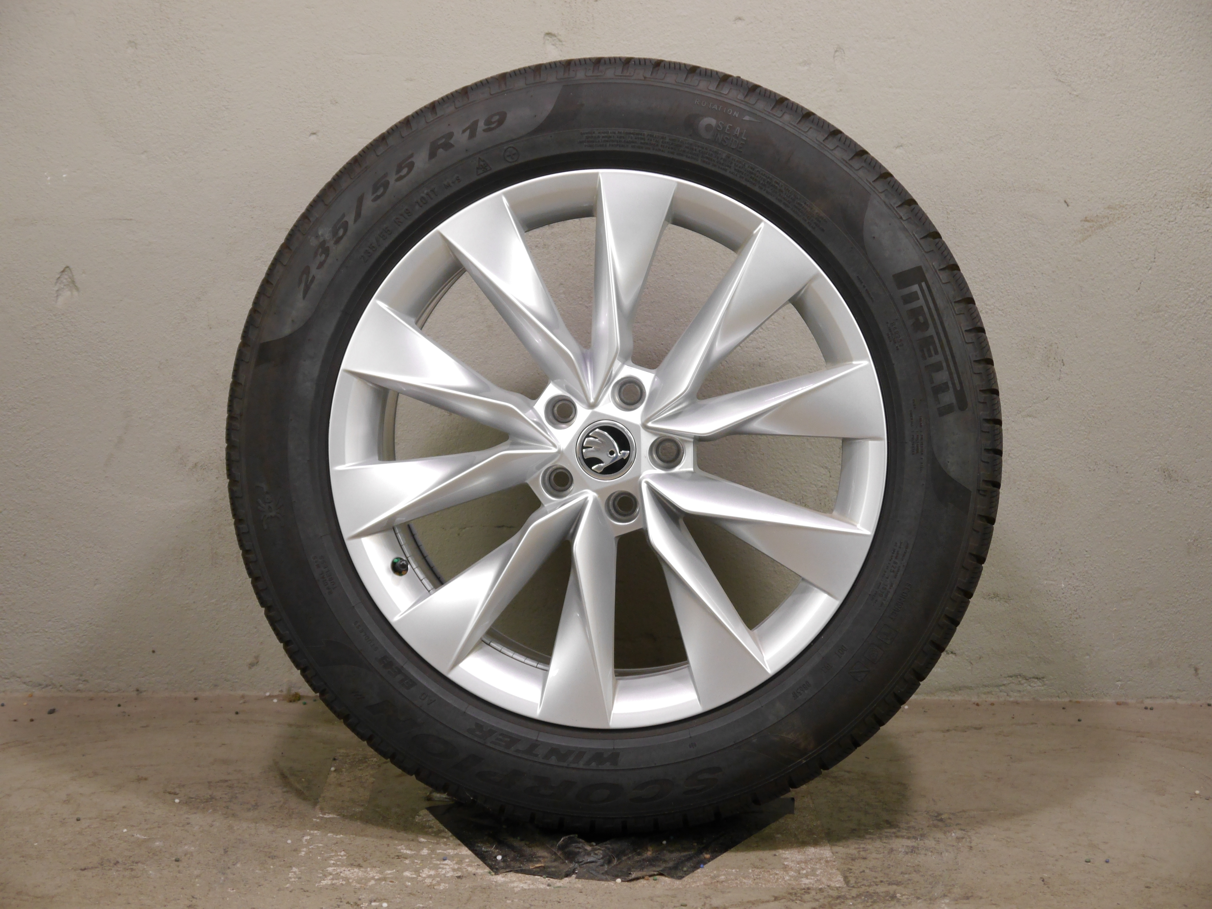 ŠKODA Enyaq Aluradsatz – Winter 235/55 R19 101H   (AO) – 5LA601025AP