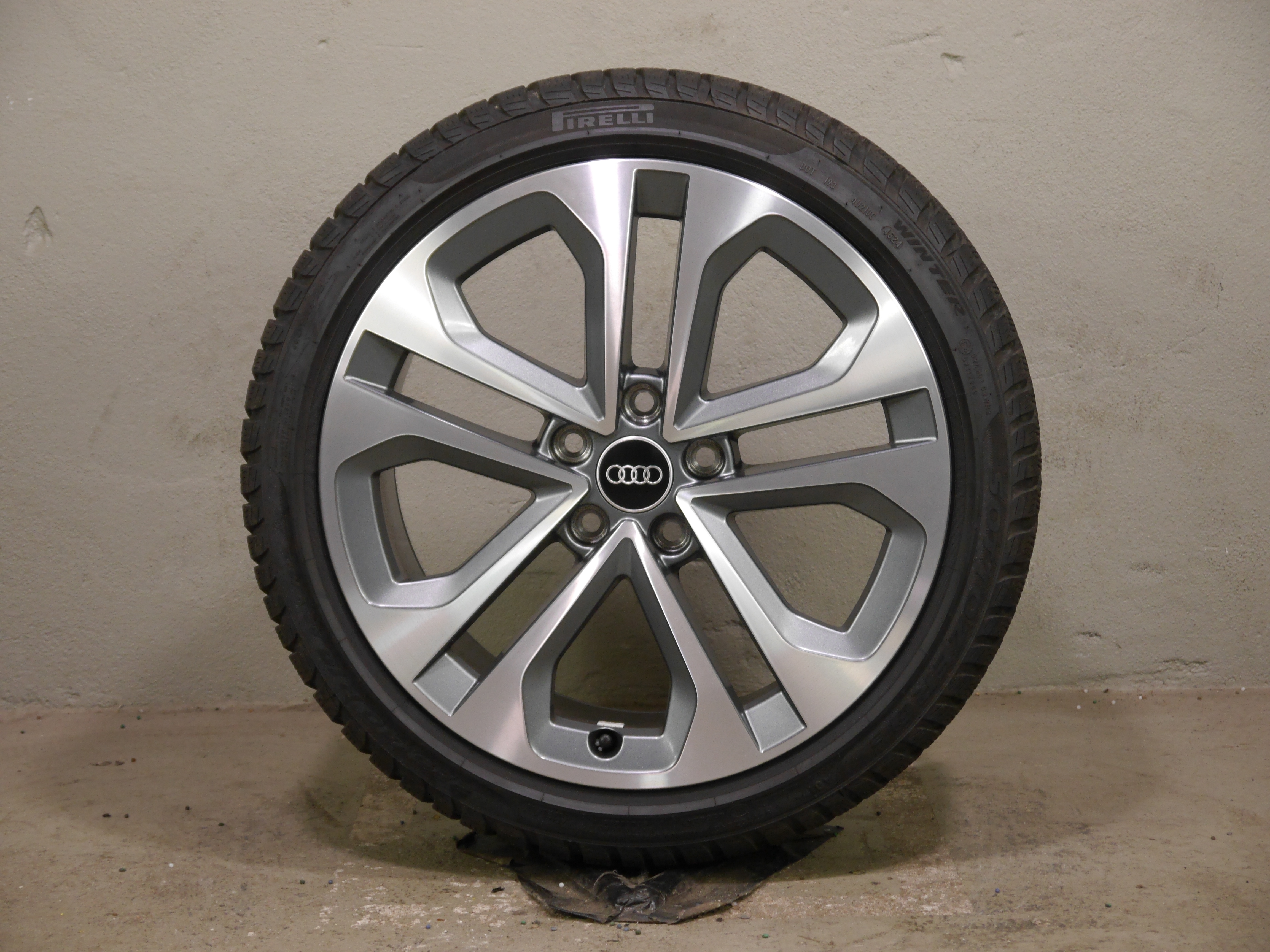 Audi A3 Sportback (8Y) Aluradsatz – Winter 225/40 R18 92V (AO1) – 8Y0601025CE