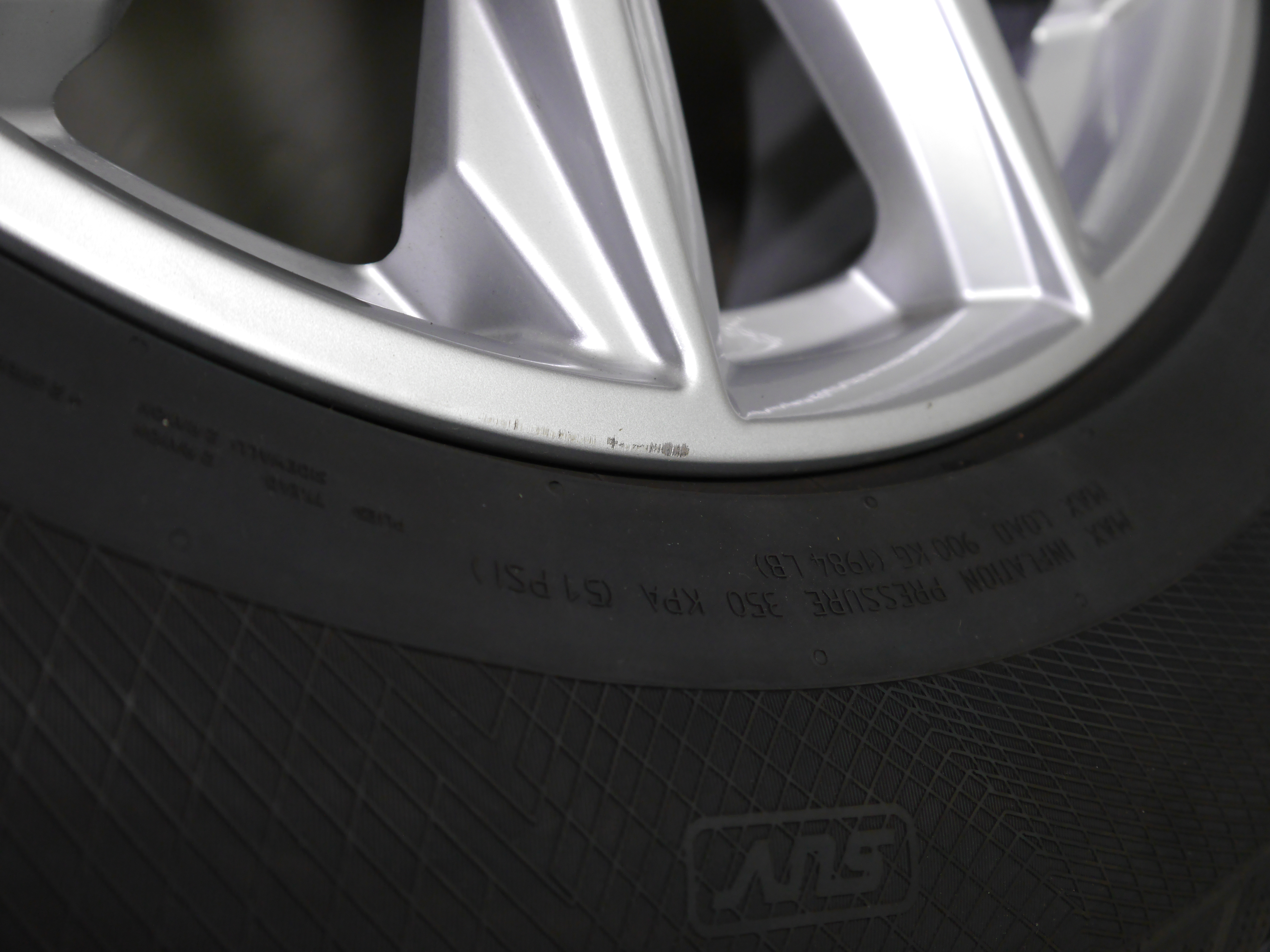 Audi Q5 (FY) Sportback Aluradsatz  – Winter 235/65 R17 104H (AO) – 80A601025J
