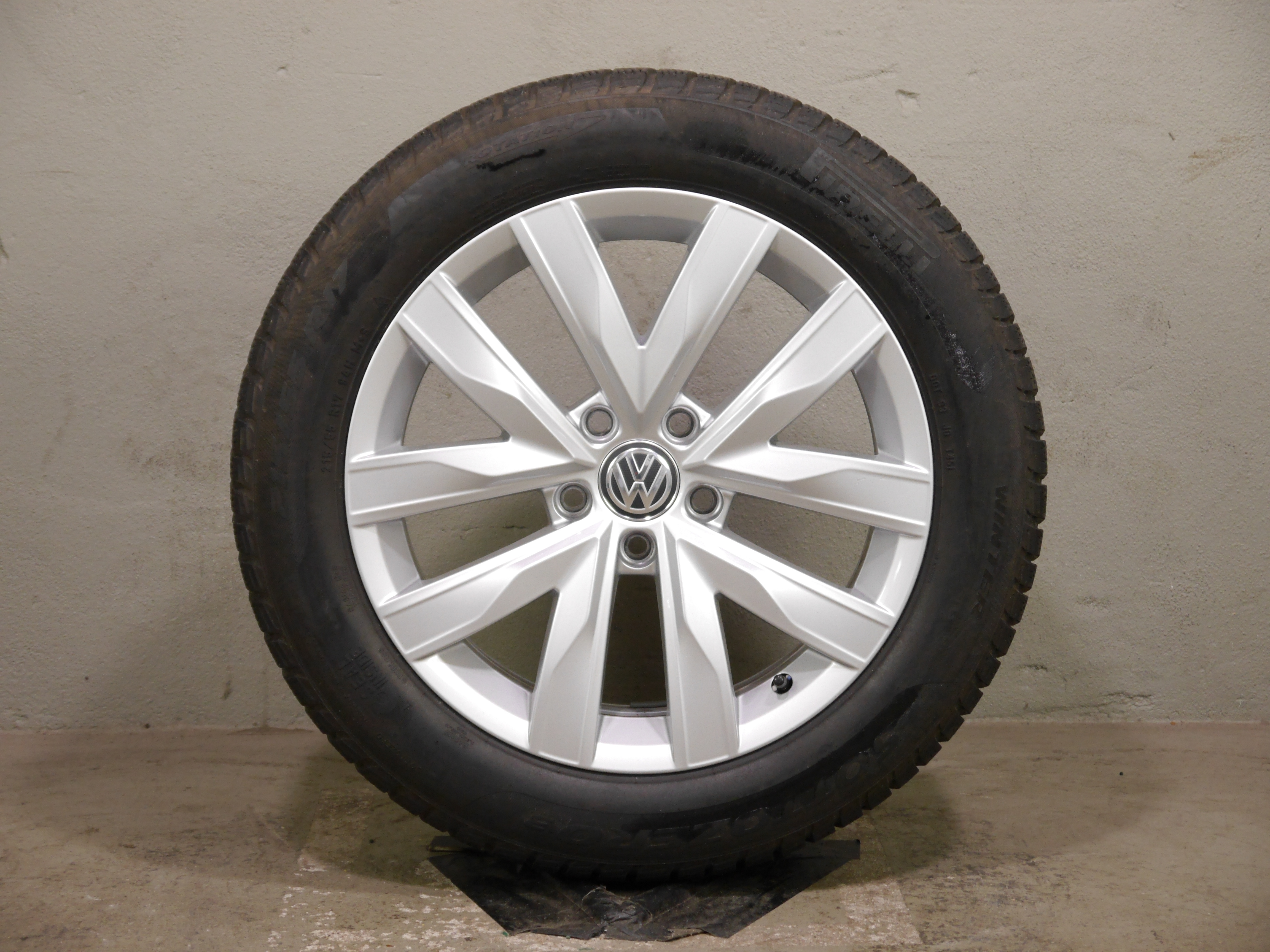 VW Arteon Shooting (3H) Alurad – Winter 215/55 R17 94H – 3G8601025