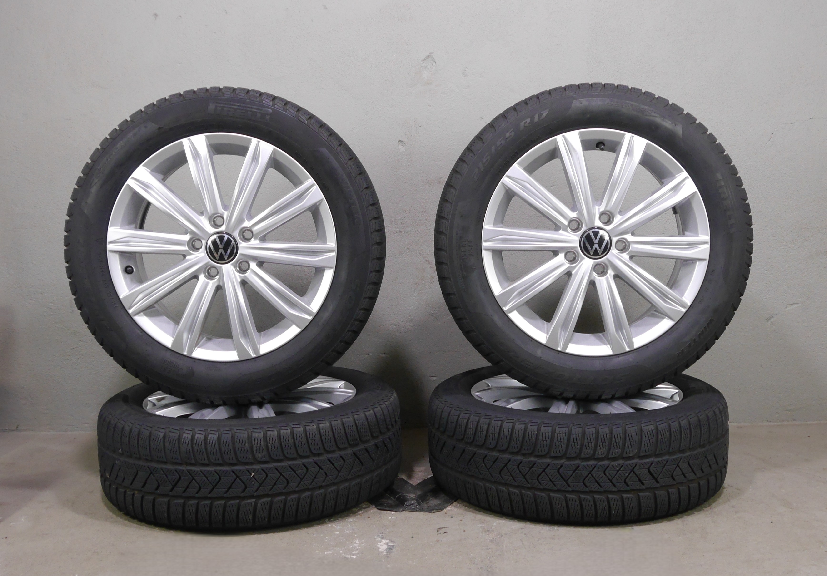 VW Touran Aluradsatz – Winter 215/55 R17 94H – 5TA601025D
