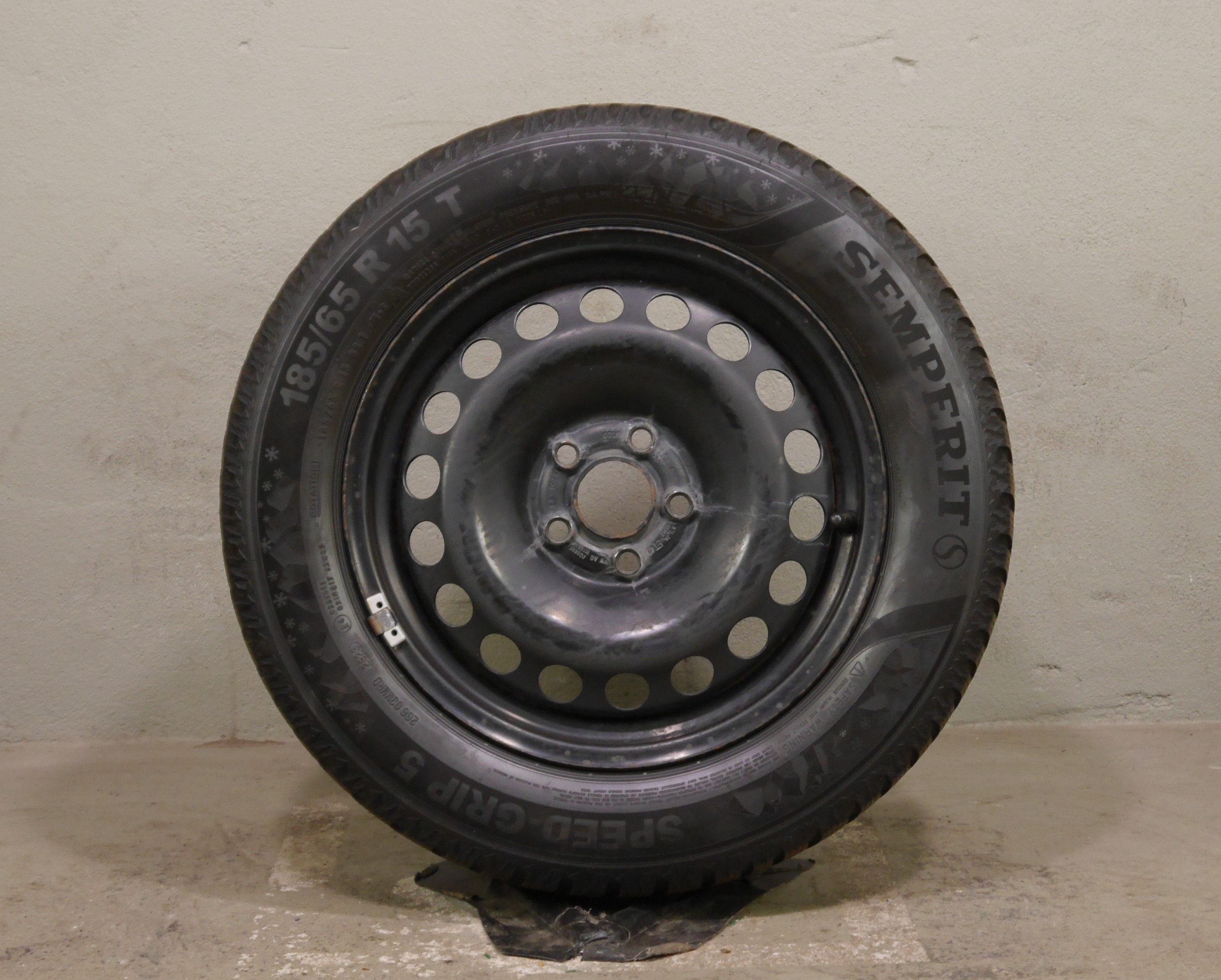 ŠKODA Fabia/ VW Polo / Seat Ibiza Stahlradsatz – Winter 185/65 R15 88T - 2Q0601027AG/AR